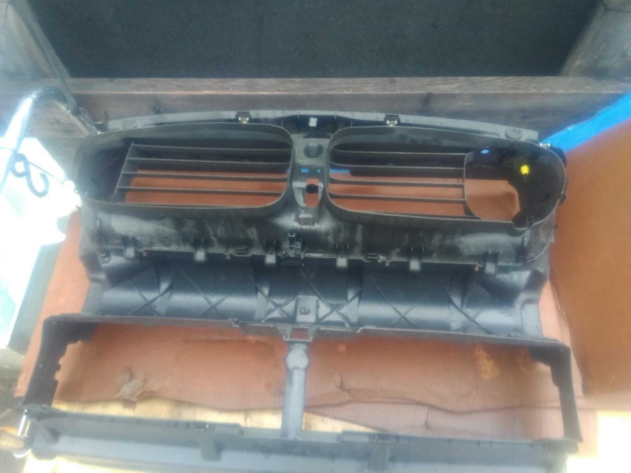 550I      2011 Air Shutter 3003410