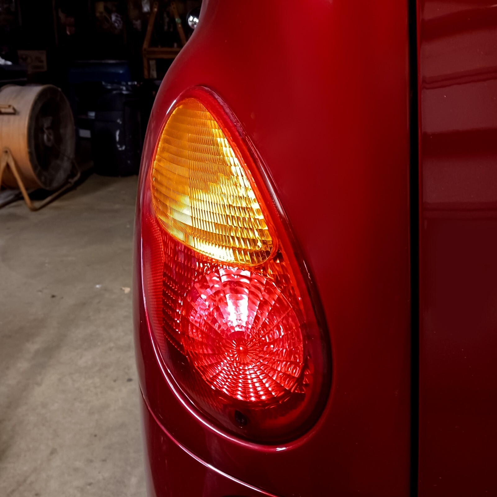 Driver Side Tail Light For Chrysler PT Cruiser 2001-2005 Halogen With bulb(s)