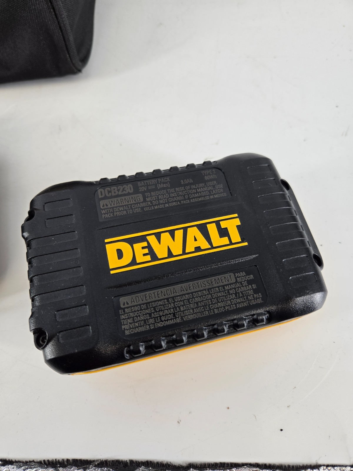 DEWALT DCS354 Cordless Oscillating Multi-Tool with 3Ah Battery & Charger