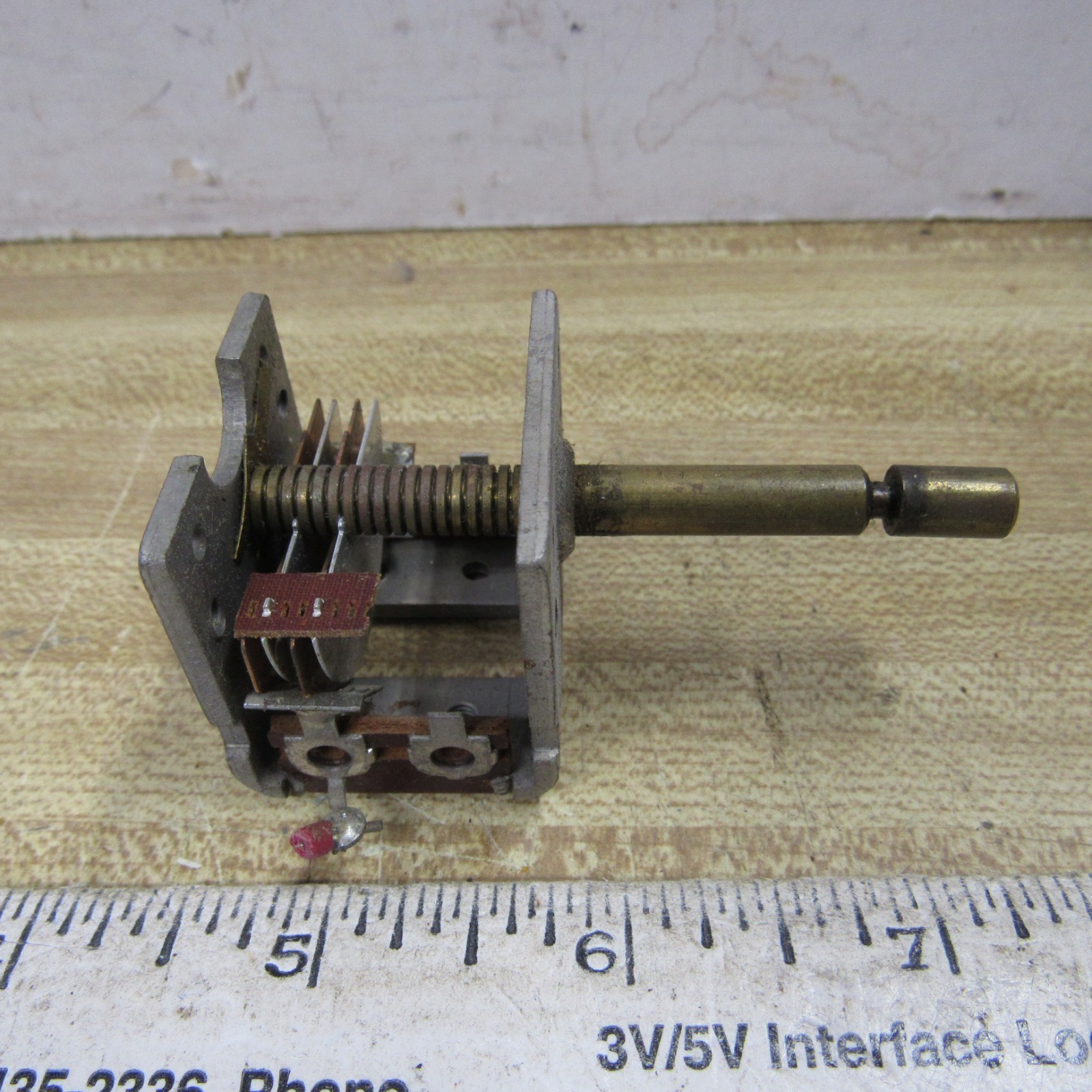 VARIABLE CAPACITOR 10 pF  7 to 12 pF 1/4 in shaft vernier