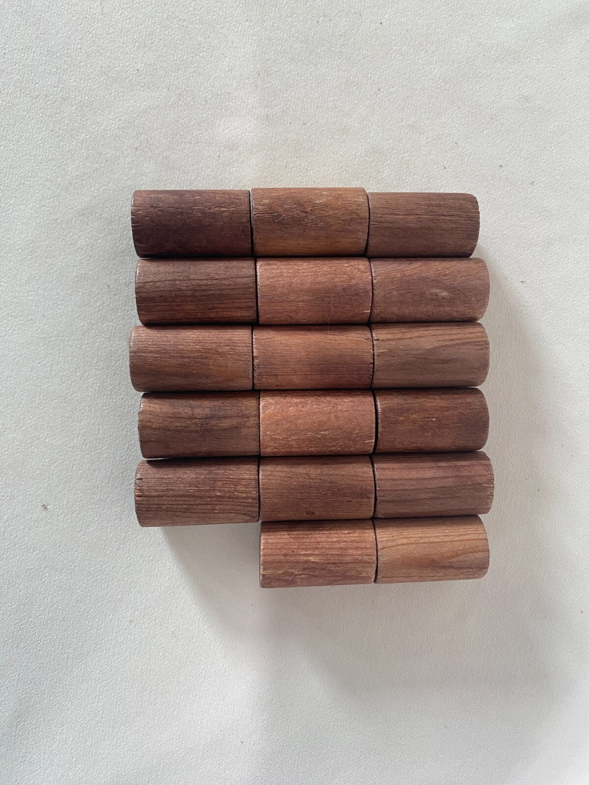 17 Lincoln Log Pieces Round 1 1/4" long (mm)