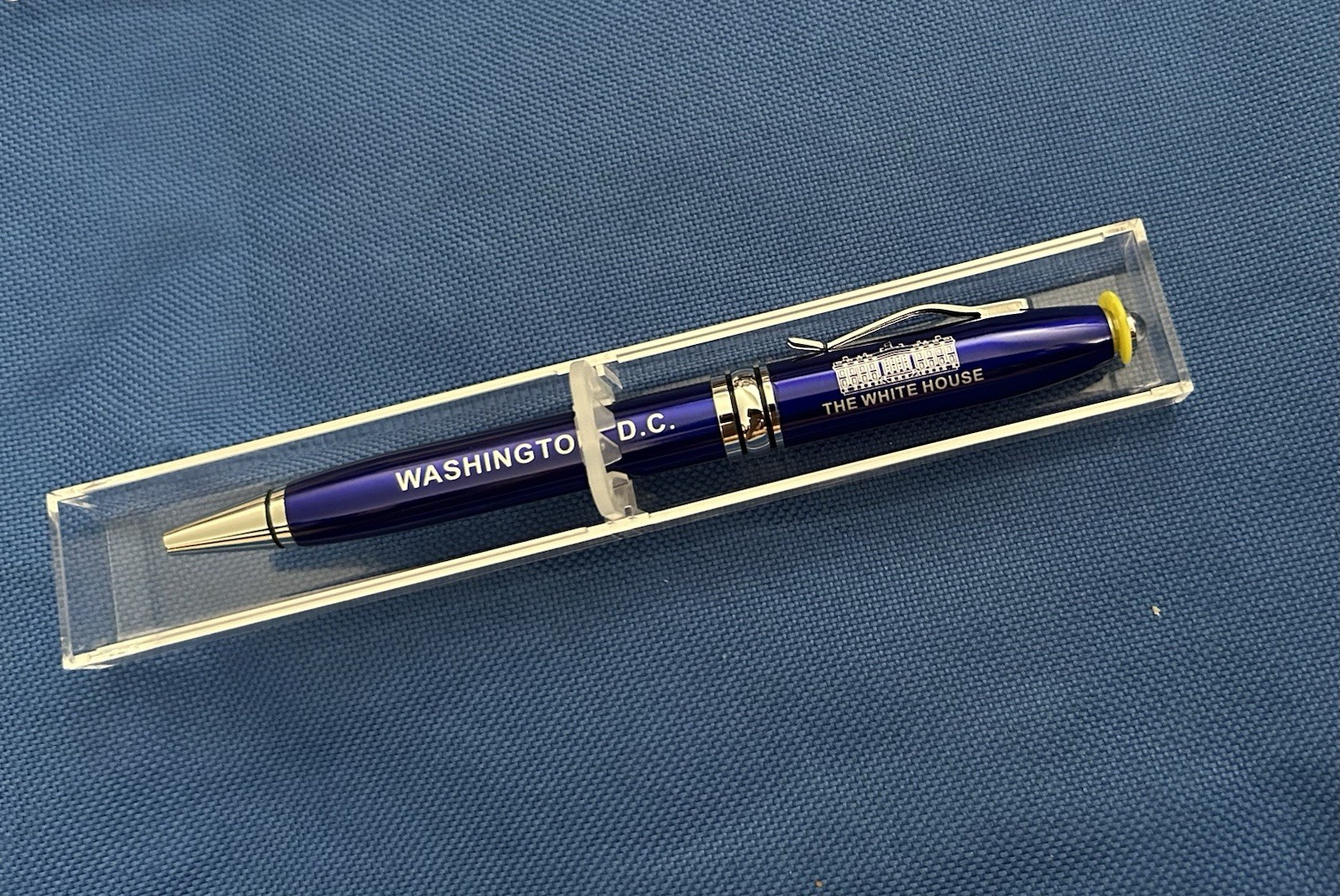 GOLD BLUE PEN T PRESIDENT EAGLE SEAL Signature DONALD MAGA REPUBLICAN GOP NEW