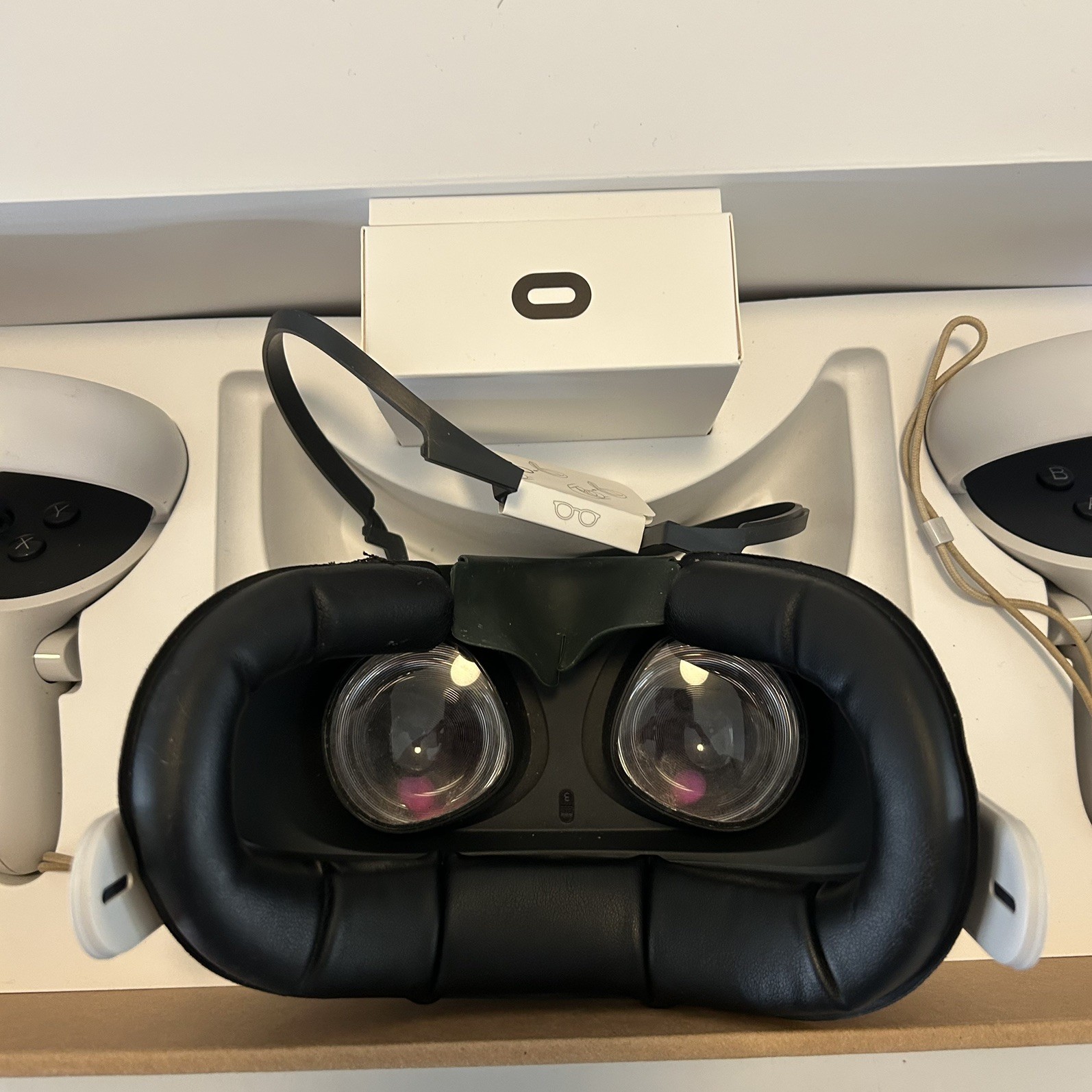 Oculus Quest2 VR Gaming Headset White 64GB w/ Elite Strap BUNDLE Excellent