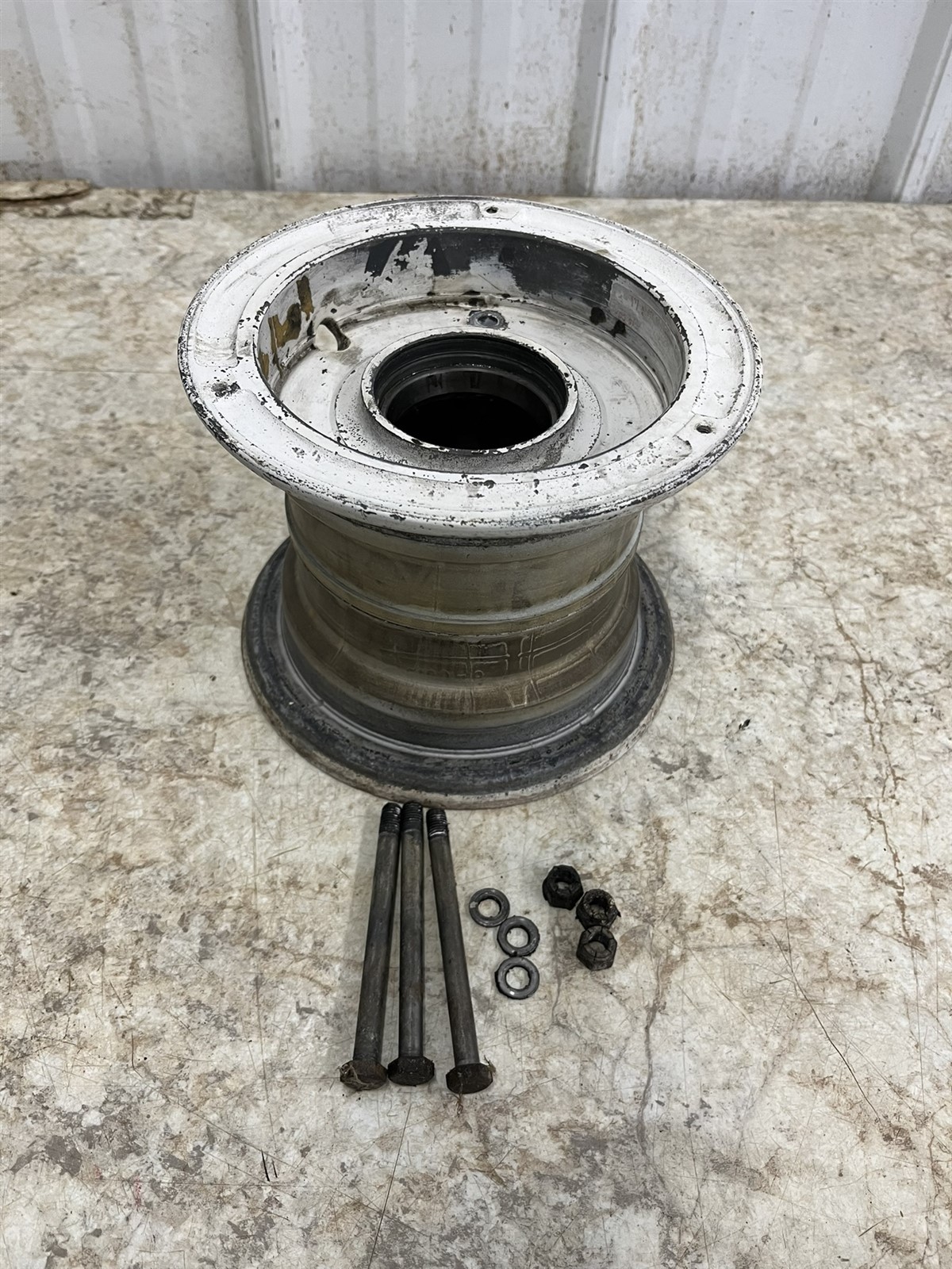 Grumman Yankee AA-1 Cleveland 40-86A 600 6.00 x 6 Main wheel rim hub 162-02700