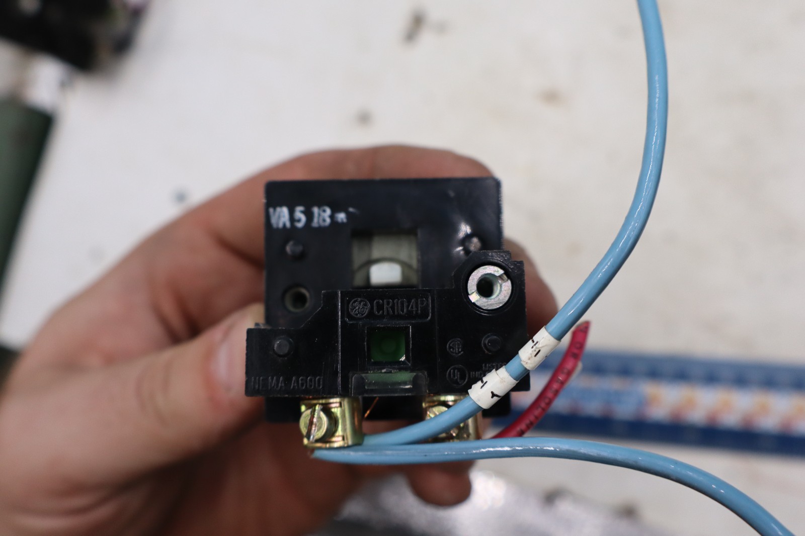 GENERAL ELECTRIC CR104P Green push button with 2 connector spots