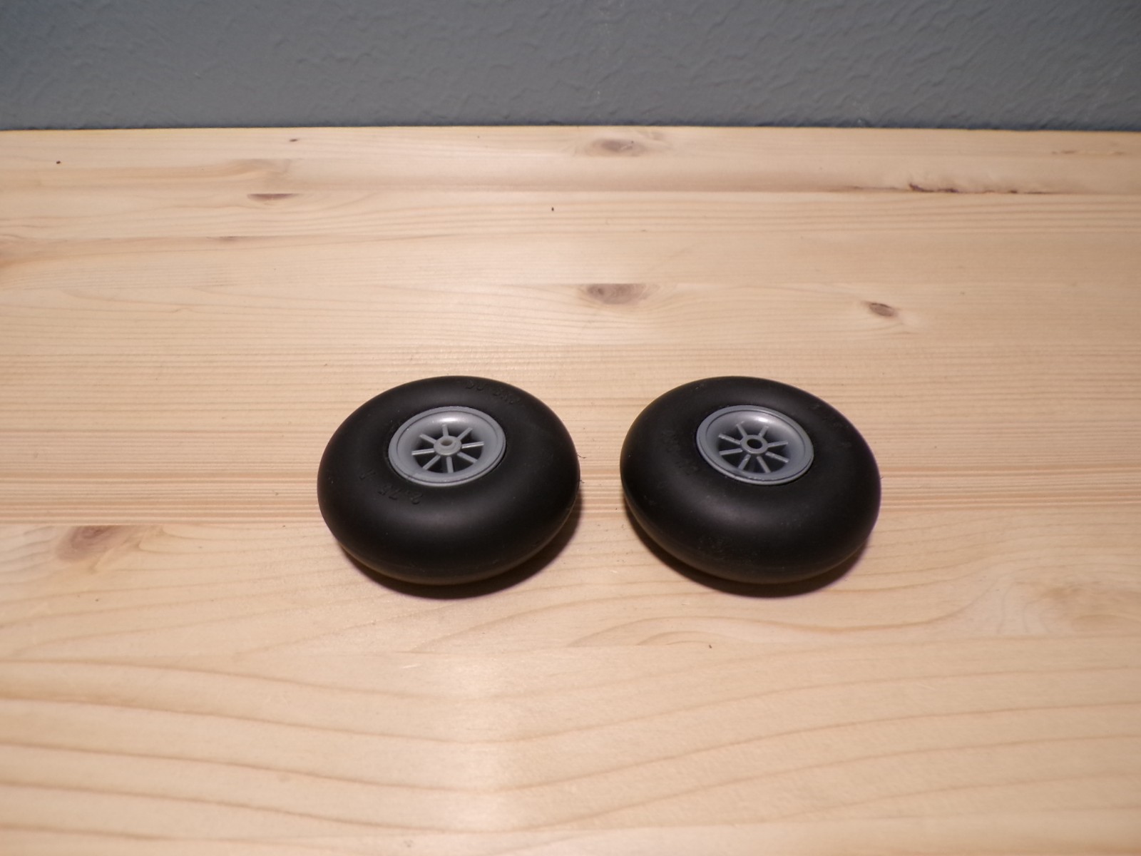 RC Or CL Model Airplane Soft Spongy 2.75" Dia. Landing Gear Wheels - DU-BRO