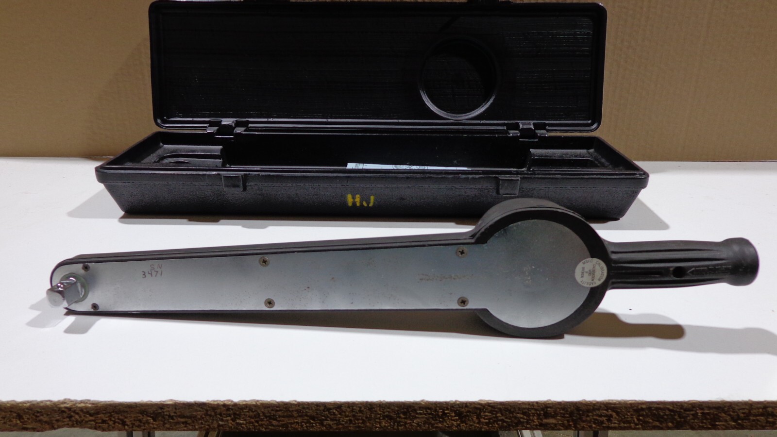 UTICA Dial Torque Wrench Model DA3175F 1/2" Drive 175 Foot Pounds, With Case