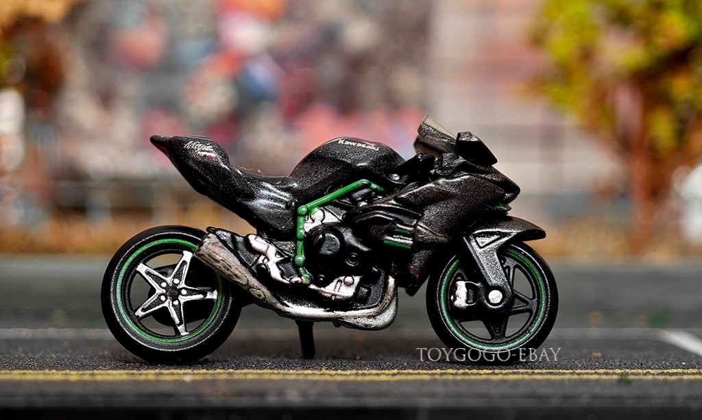 Miniature 1/64 Japanese Kawasaki "Dark Knight" Motorcycle FULL Metal  diorama