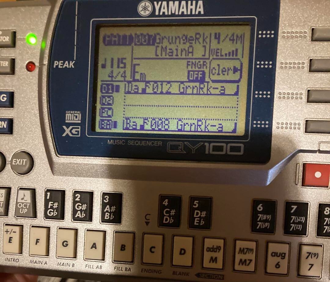 YAMAHA QY100 Sampler Sequencer Sound Module Rhythm Machine
