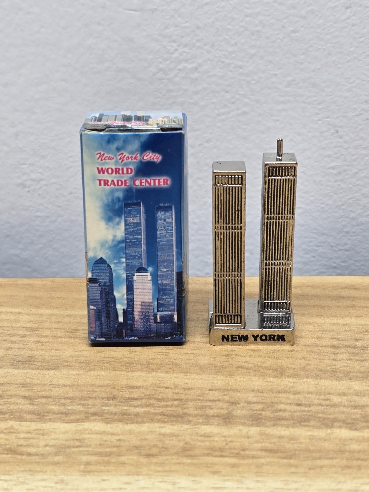 In Memory of New York World Trade Center Twin Towers Mini Figurine 1973 - 2001