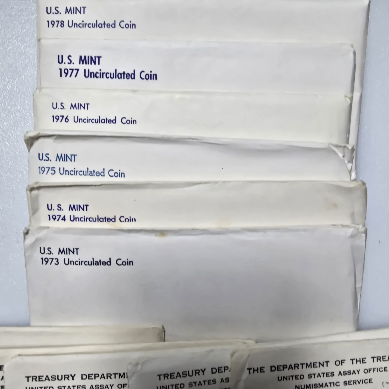 US Mint Sets 1968 - 1981 14 Uncirculated P & D Sets Includes 3 Silver Halves OGP