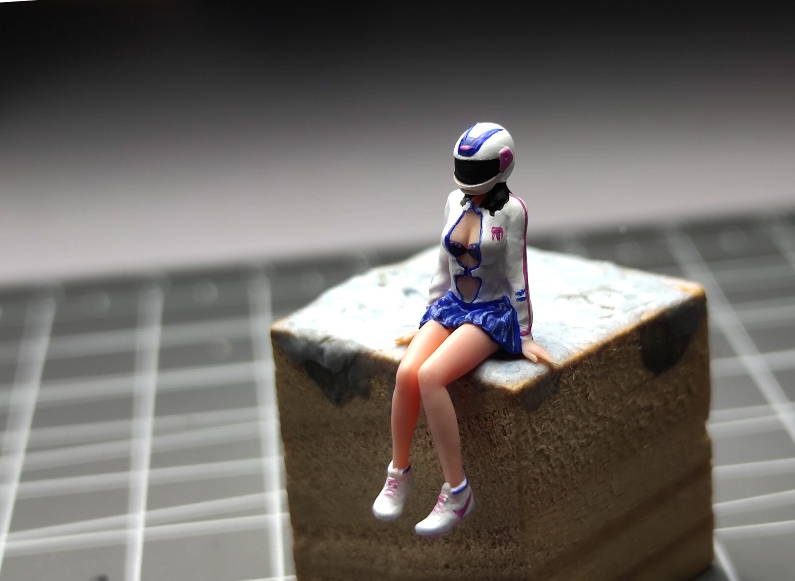 3D PRINT 1/64  sexy motorcycle girl Locomotive Girl fit 1:64 car street in stock