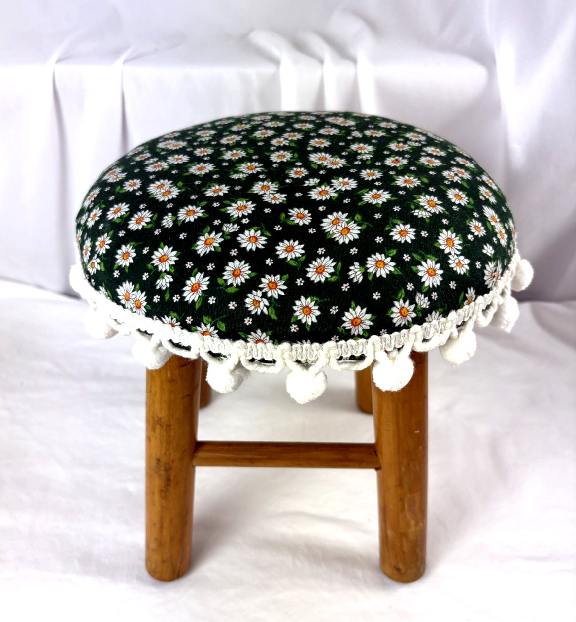 Vintage Wood Round Foot Stool Daisy Fabric Trim 10"