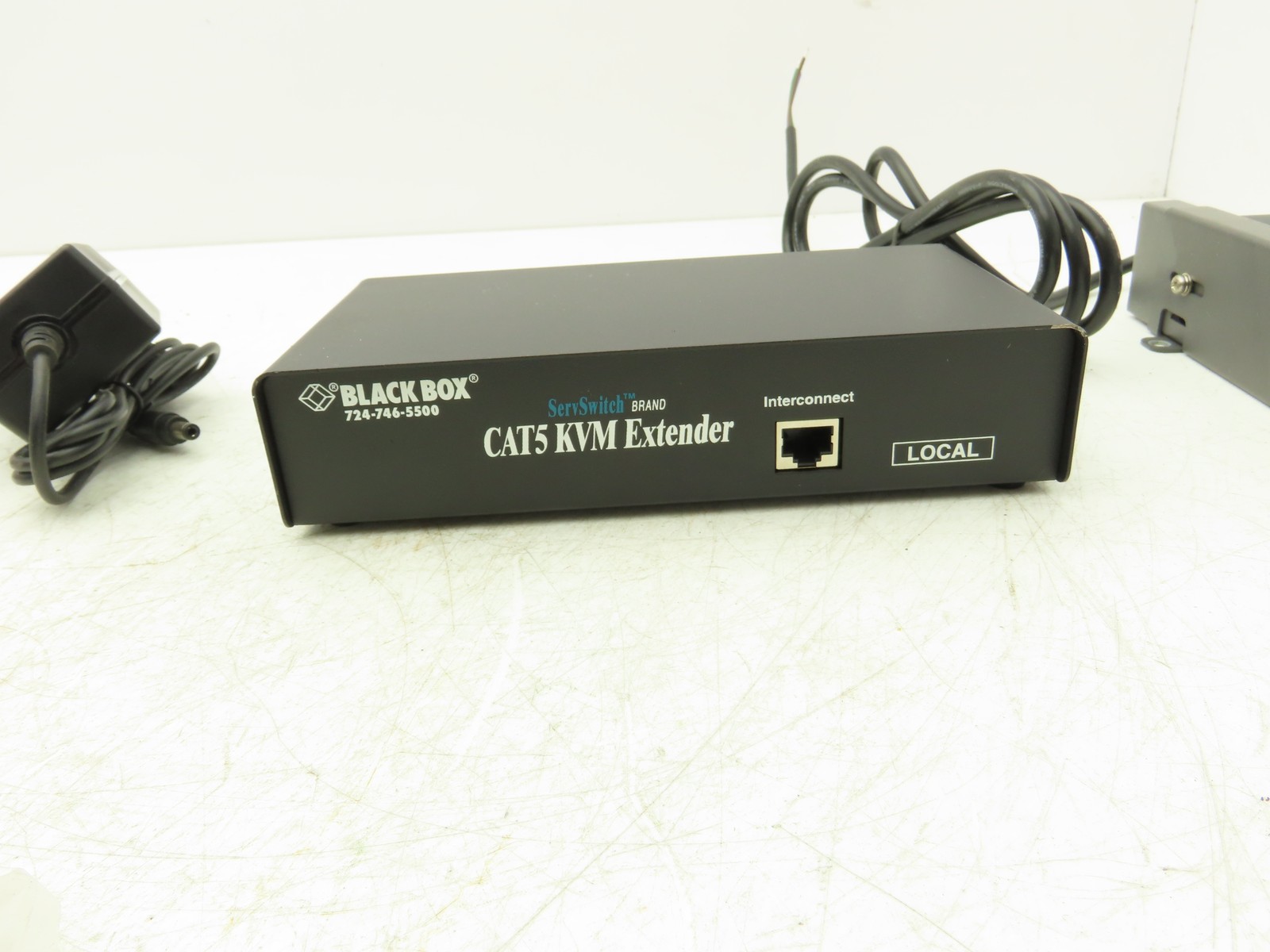 Black Box ACU1028A CAT5 KVM Extender ServSwitch Local Box Only And Cords