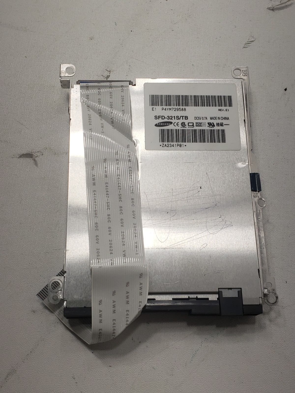 Samsung SFD-321S/TB 3.5" 1.44MB Internal Floppy Disk Drive Rev E1 Untested