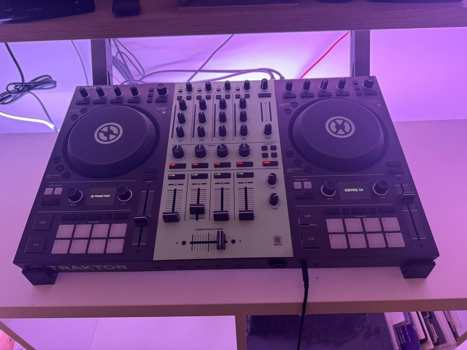 DJ Console Lift - Ergonomic and Professional Stand for DJ Console