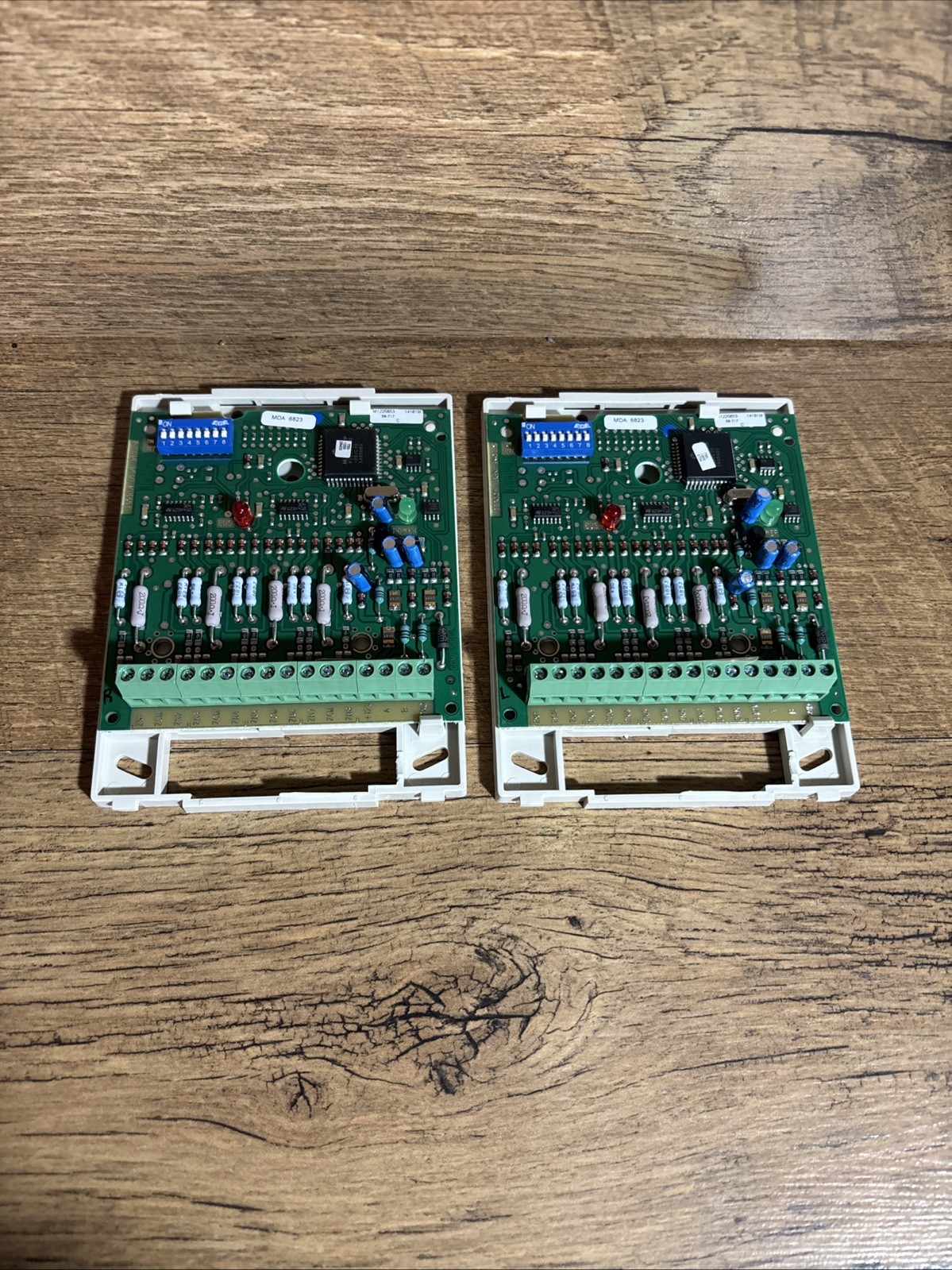 2 ITI BUS 8 ZONE HARDWIRE INPUT MODULES 60-744