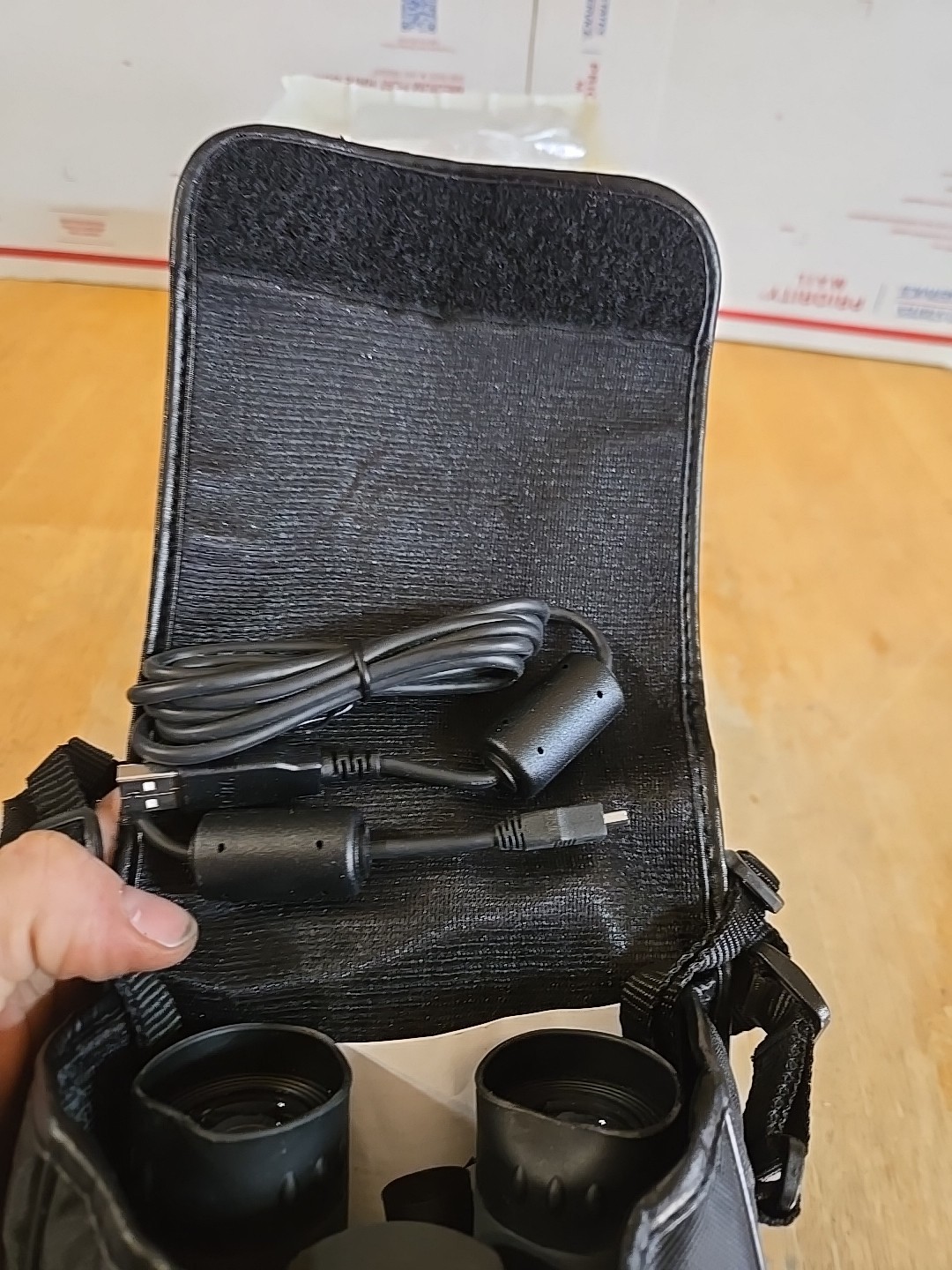 Simmons CaptureView 8x42 Binoculars and Digital Camera Model 822218