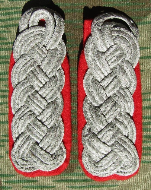 German WW2 Army Major-Colonel ranks.Red underlay