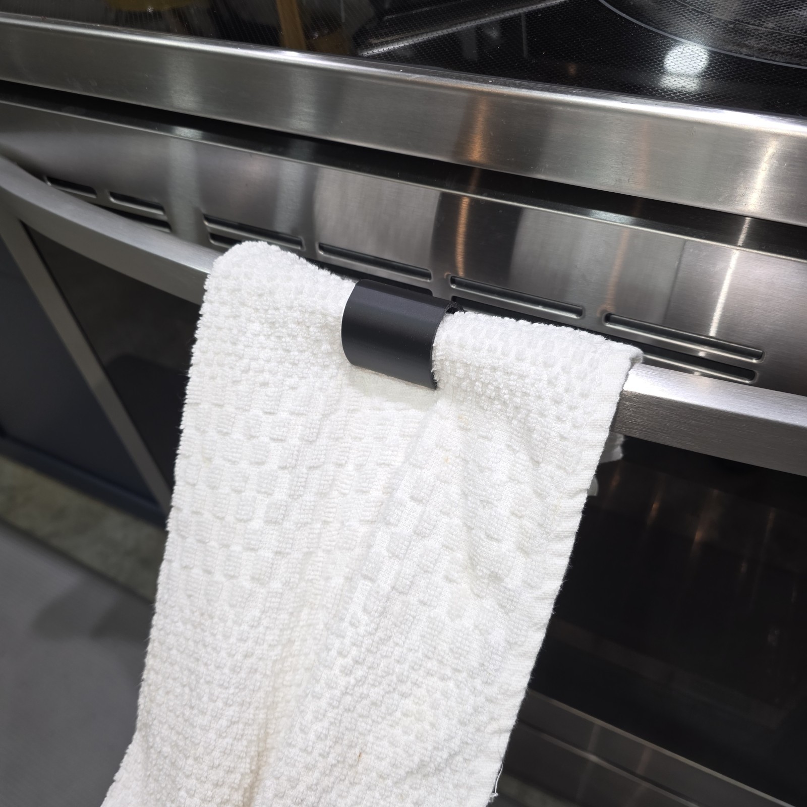 No-Slip Towel Holder for Stove Handle: 3D Printed Kitchen Organization