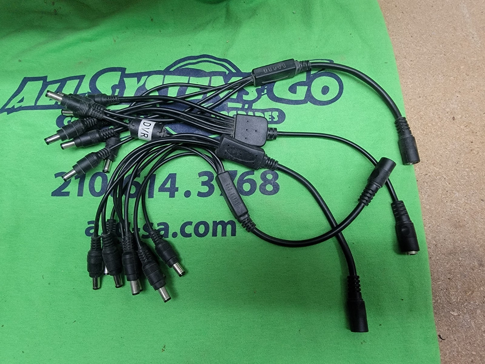 1 to 8 Port Splitter DC Power Cable Adapter For CCTV Security Camera