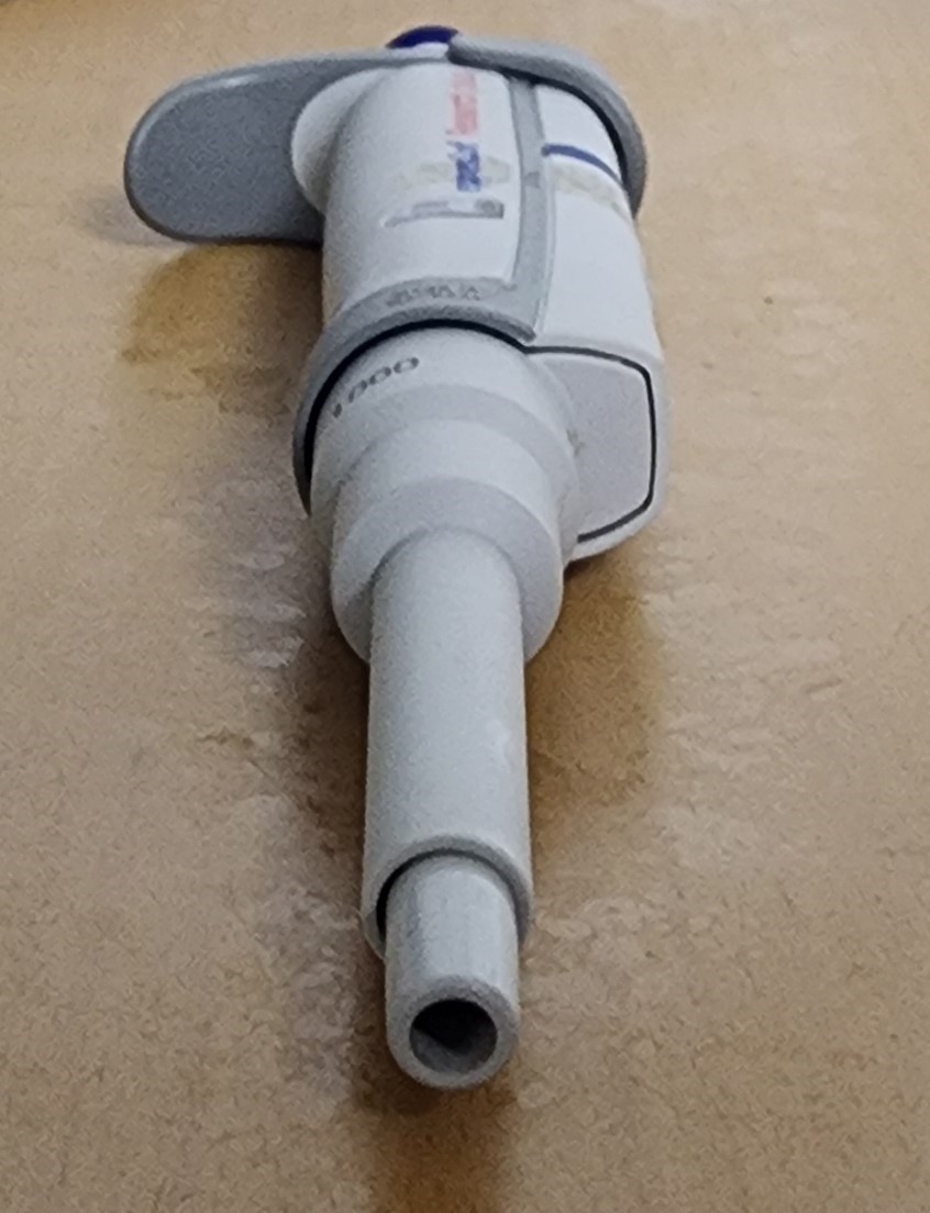 Eppendorf Research® plus Pipette, fixed volume single-channel, volume 1000 μL