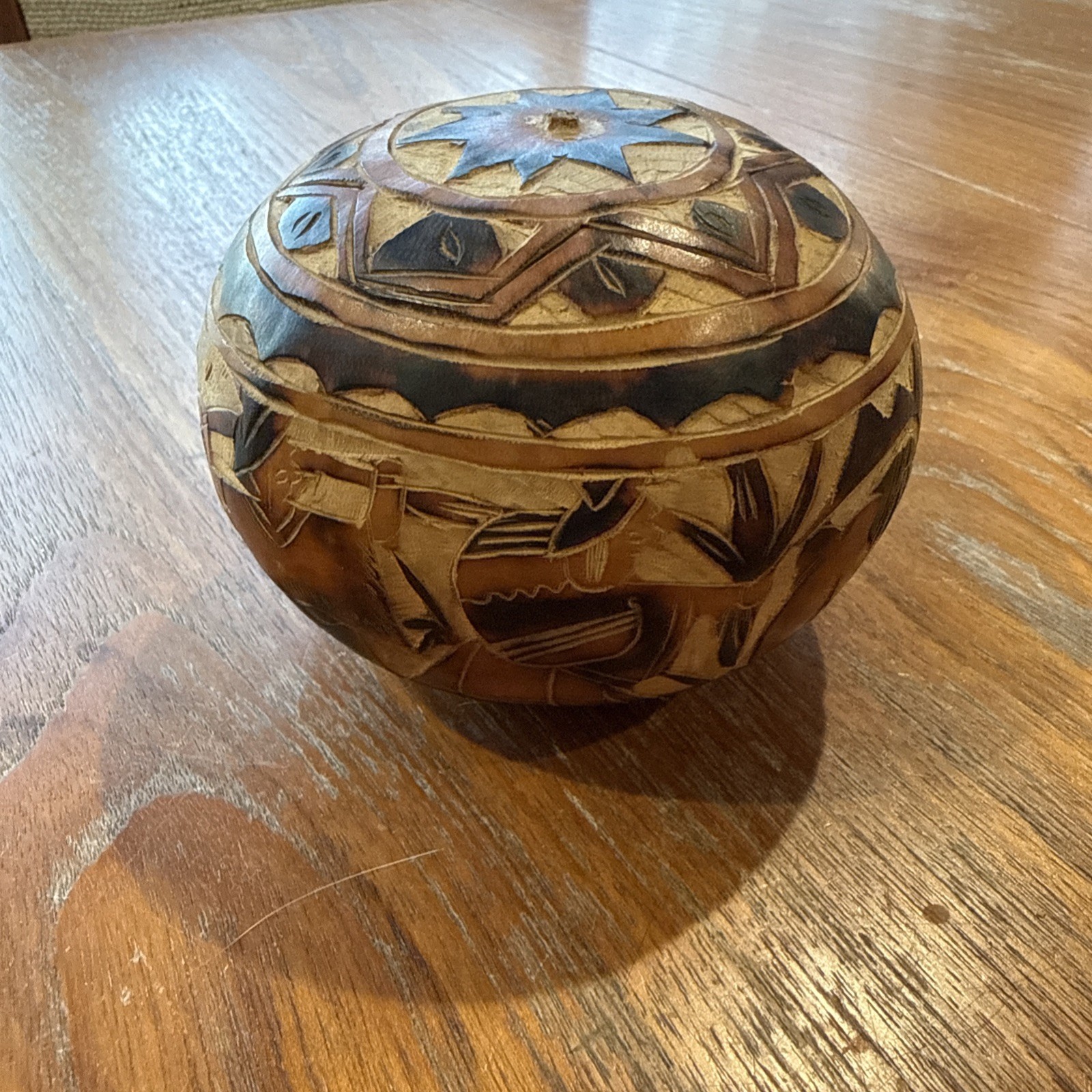 Vintage South American Peru Peruvian Folk Art Storyteller Hand Carved Gourd