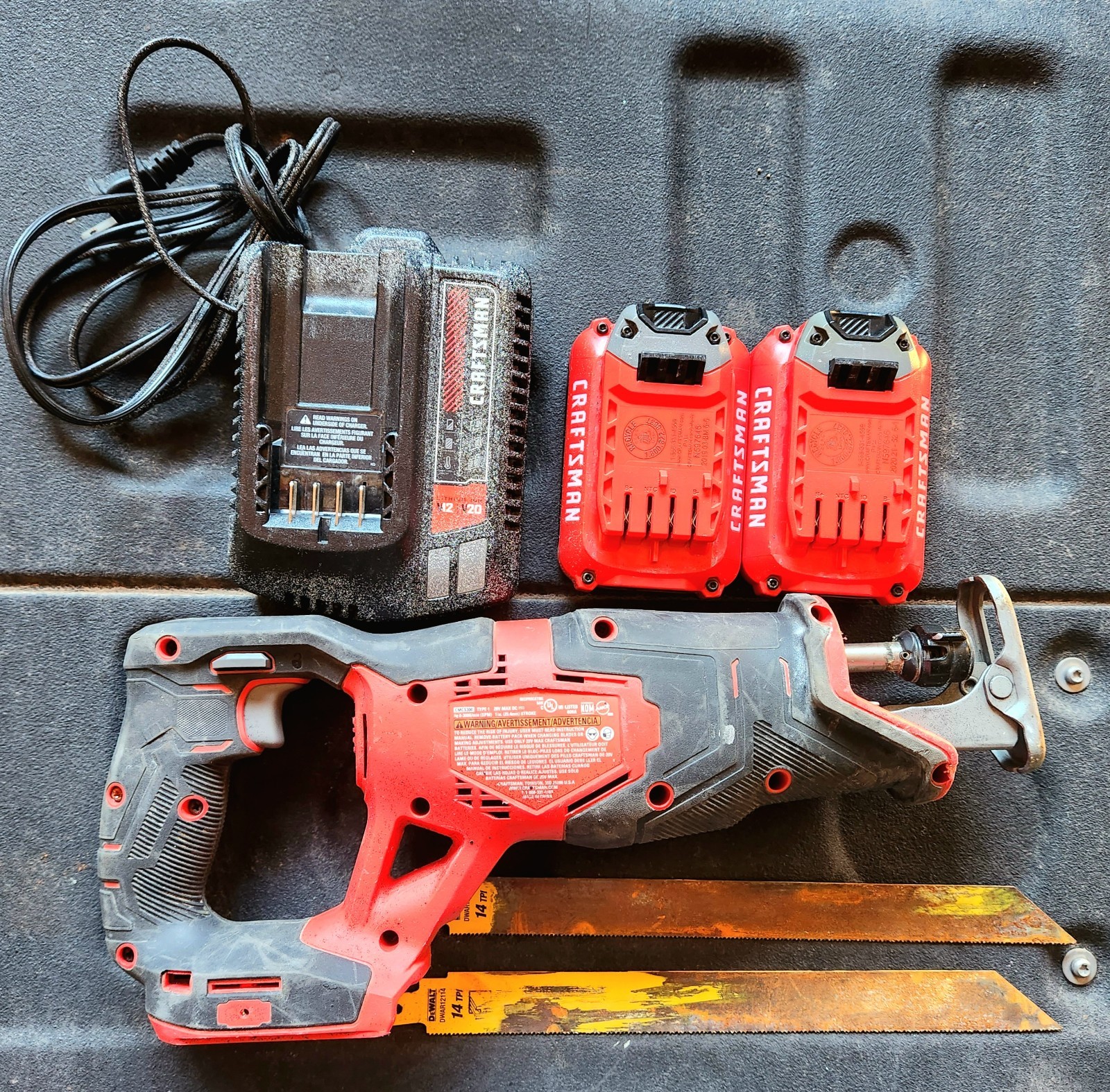 CRAFTSMAN 20V CMCS300 with 2- Batteries & 1- Charger