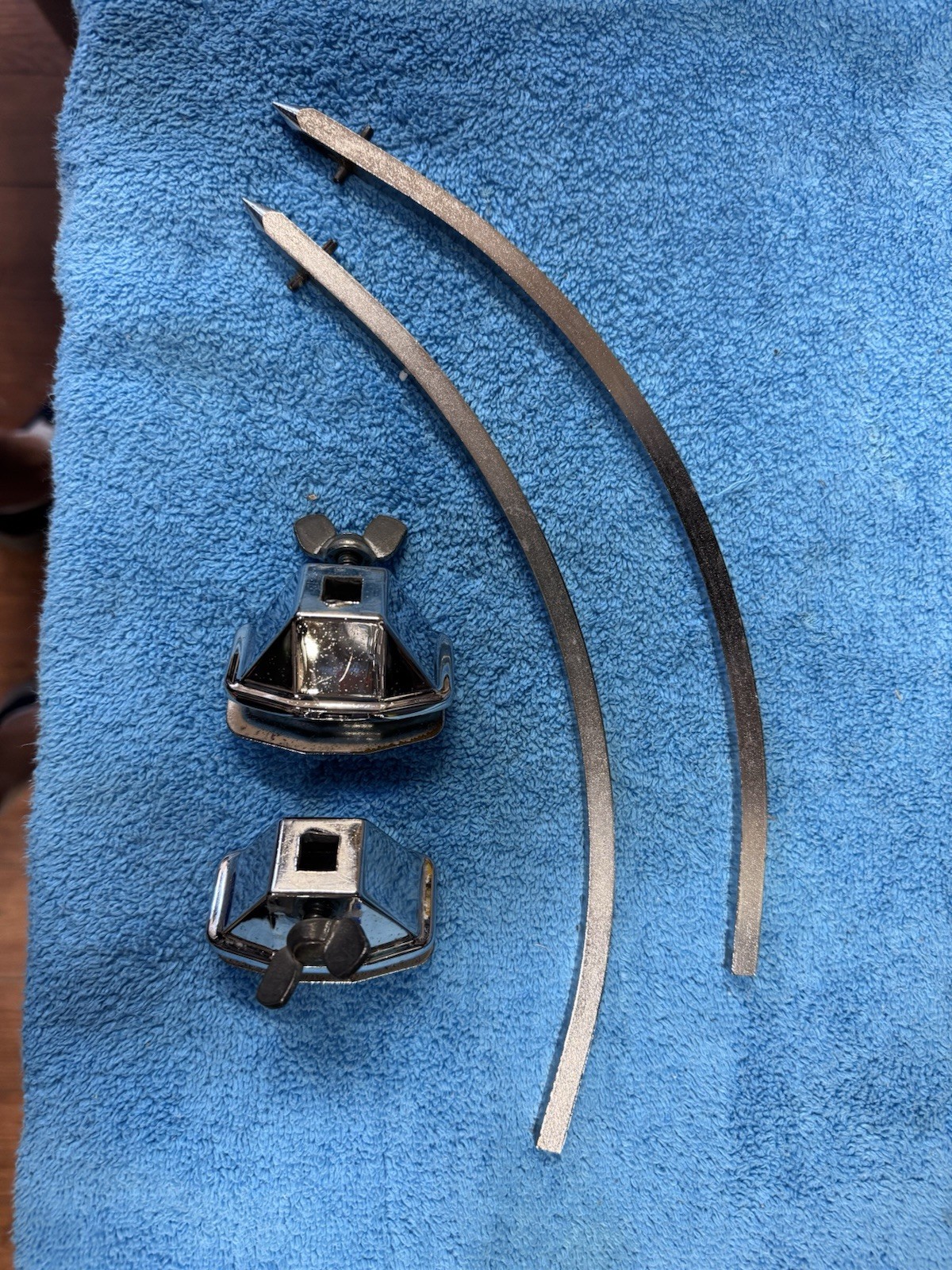 Ludwig Small Curved Spurs With Mounts7/16” Bass Kick Drum