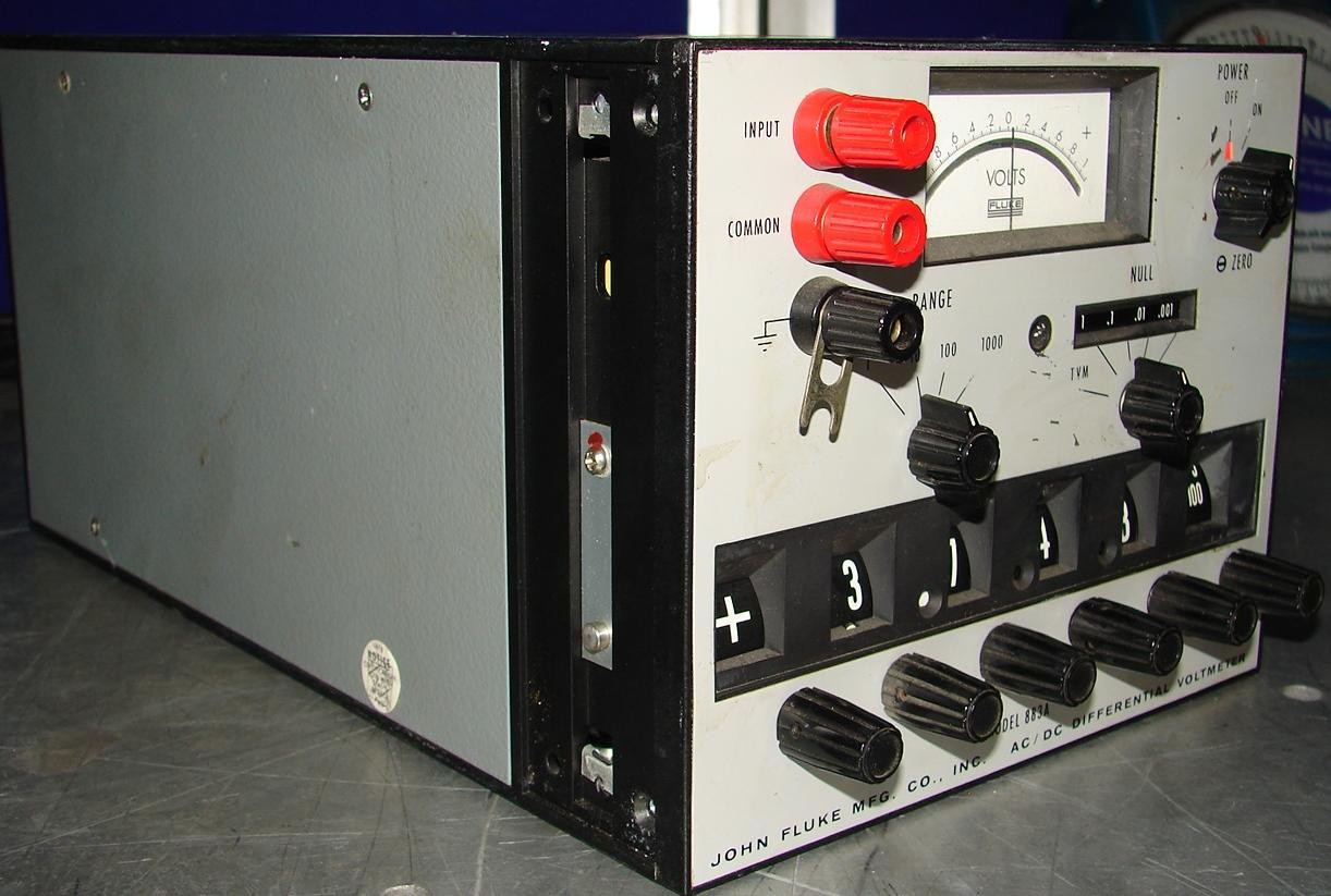 FLUKE 883A AC/DC DIFFERENTIAL VOLTMETER T3240