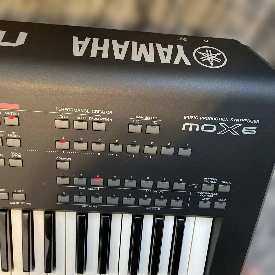 YAMAHA Music Production Synthesizer Keyboard MOX-6
