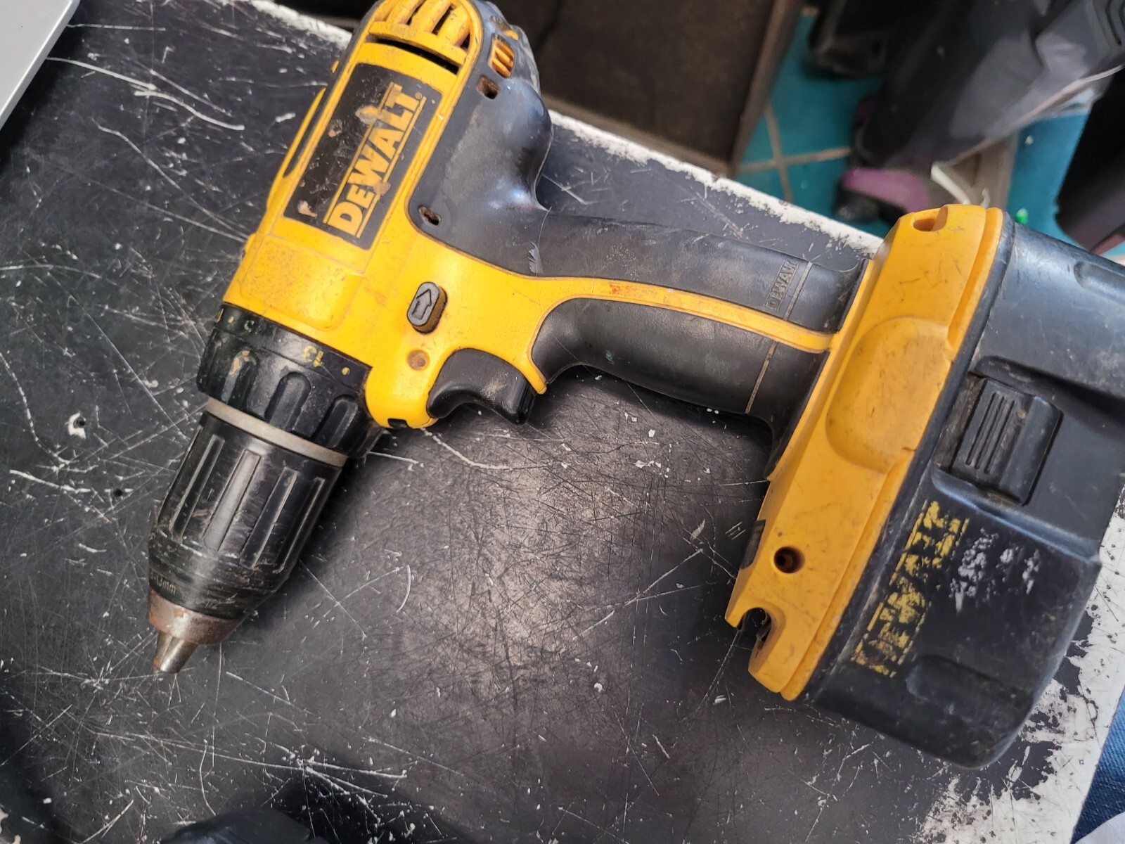 READ DeWALT DC720 18V 1/2" Cordless Drill Driver Set