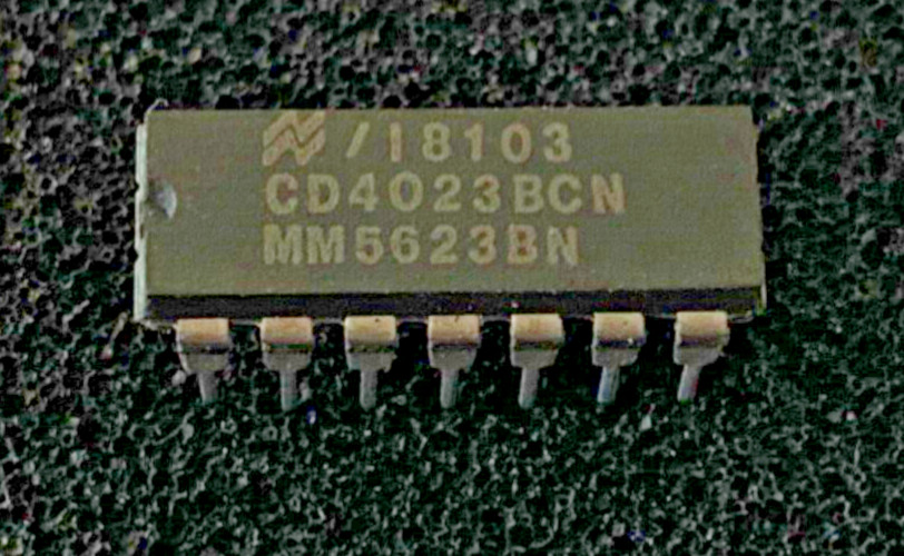 National CD4023BCN triple 3-input NAND gate Integrated Circuit