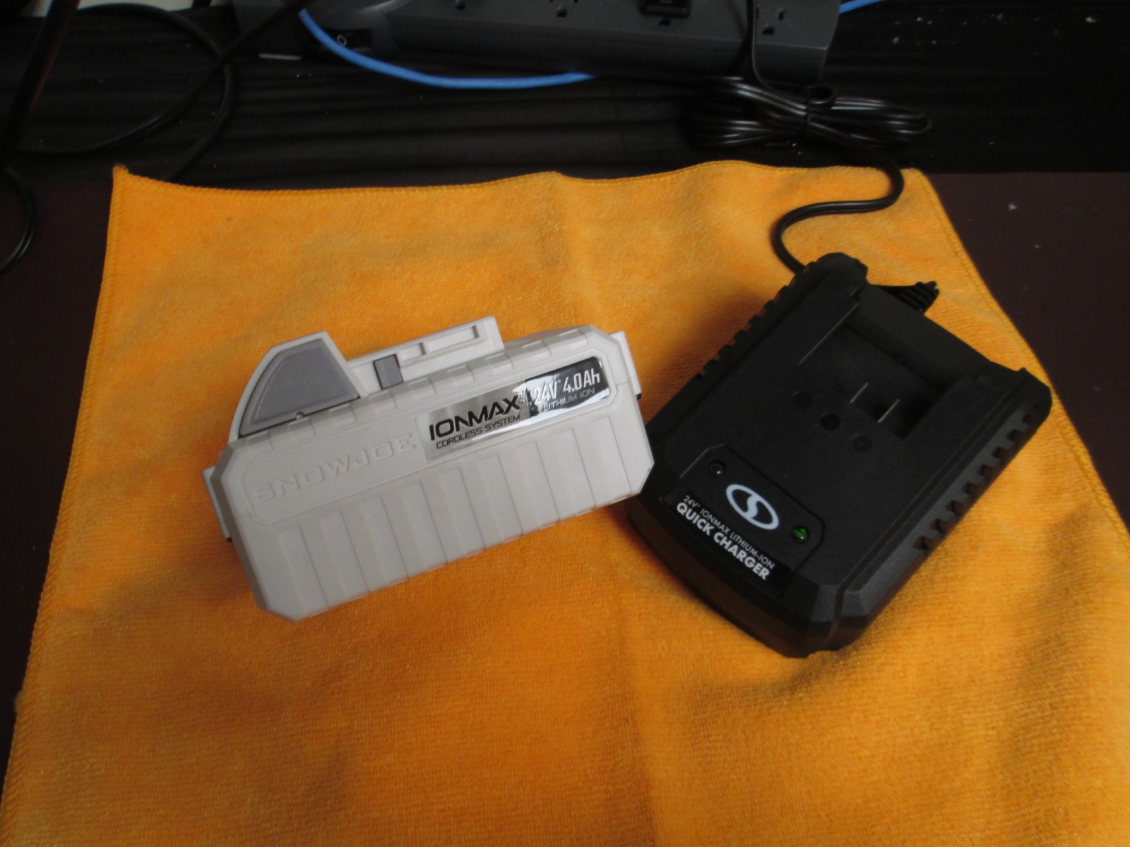 Snow Joe  IONMAX 24-Volt* 4.0-Ah Lithium-ION Battery  & Quick Charger24vchrg-qc