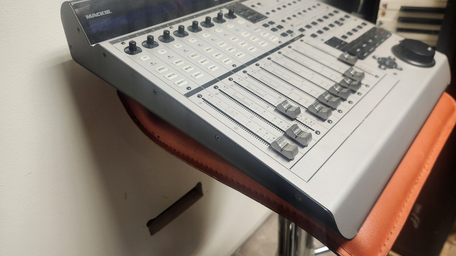 MCU Mackie Control Universal Pro DAW MIDI Control Surface Interface Motor Faders