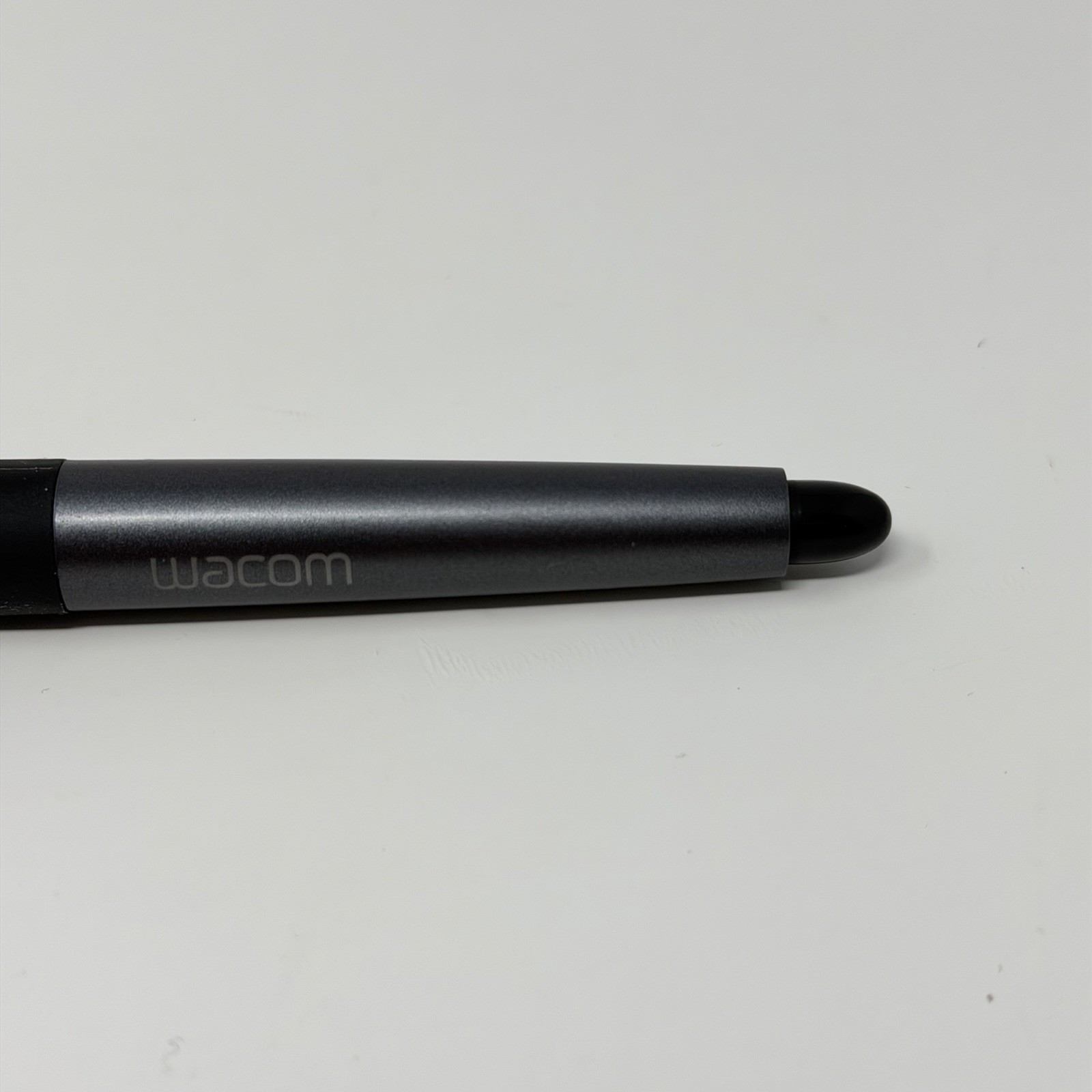 Wacom Cintiq 13HD Creative Pen & Touch Display DTH-1300 UNTESTED NO CORDS