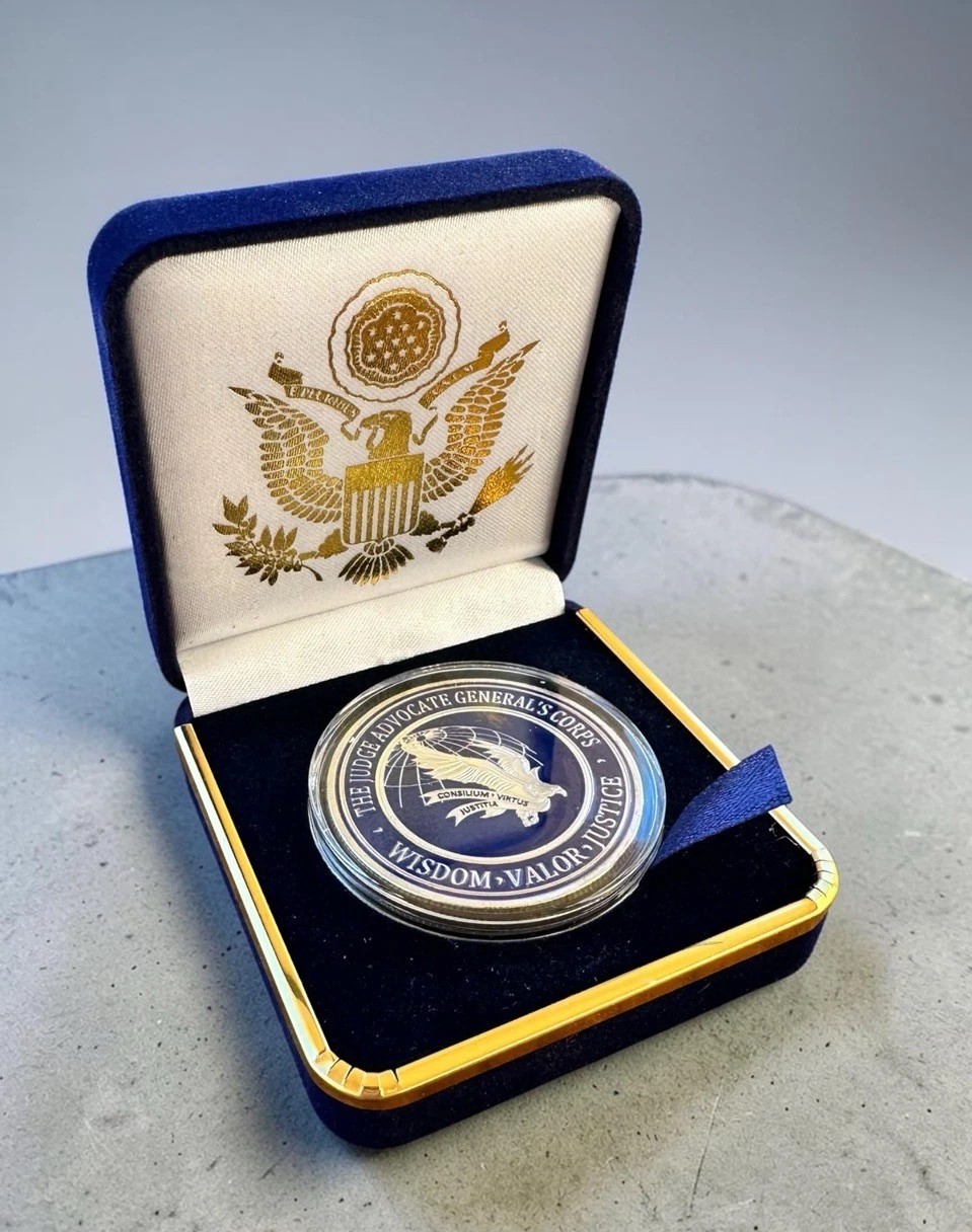 US AIR FORCE (JAG) JUDGE ADVOCATE GENERAL'S CORPS Challenge Coin in Velvet Case