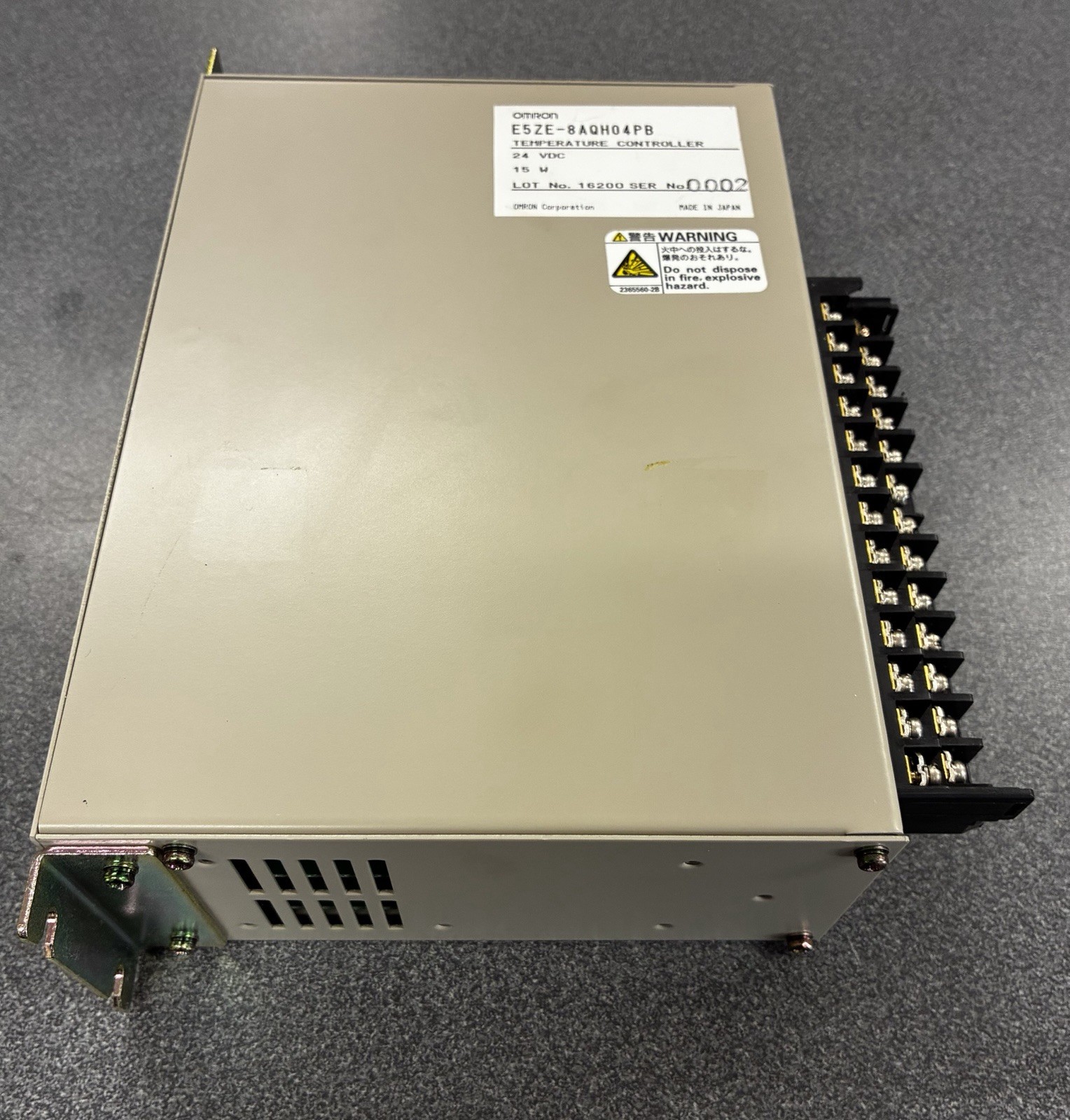 Omron E5ZE-8AQH04PB Temperature Controller 24 VDC 15 W