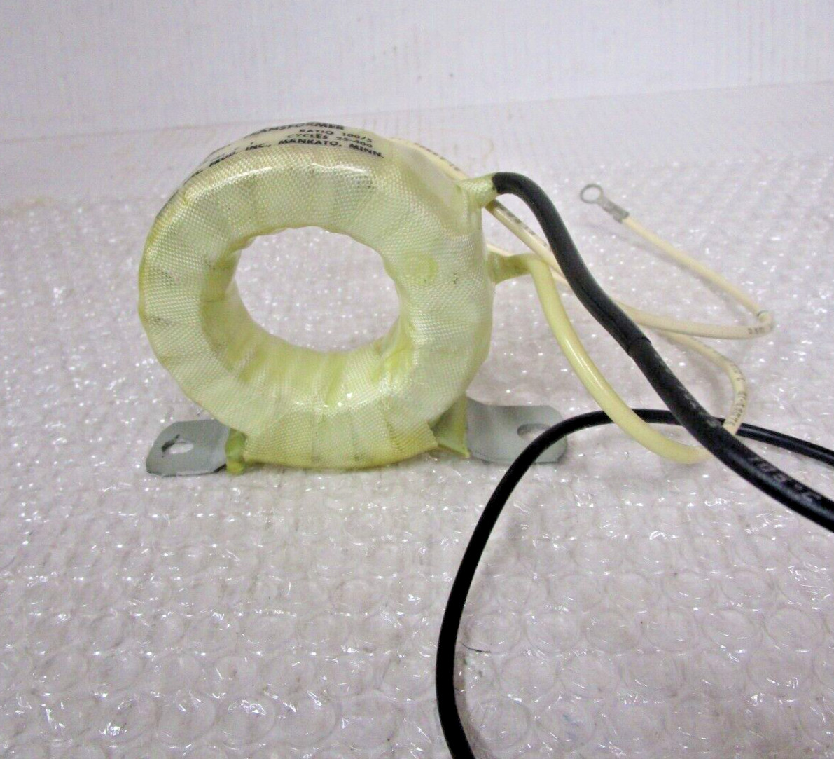 (1) NEW MIDWEST Current Transformer -  3CT11B -2VA -- Ratio 100/5