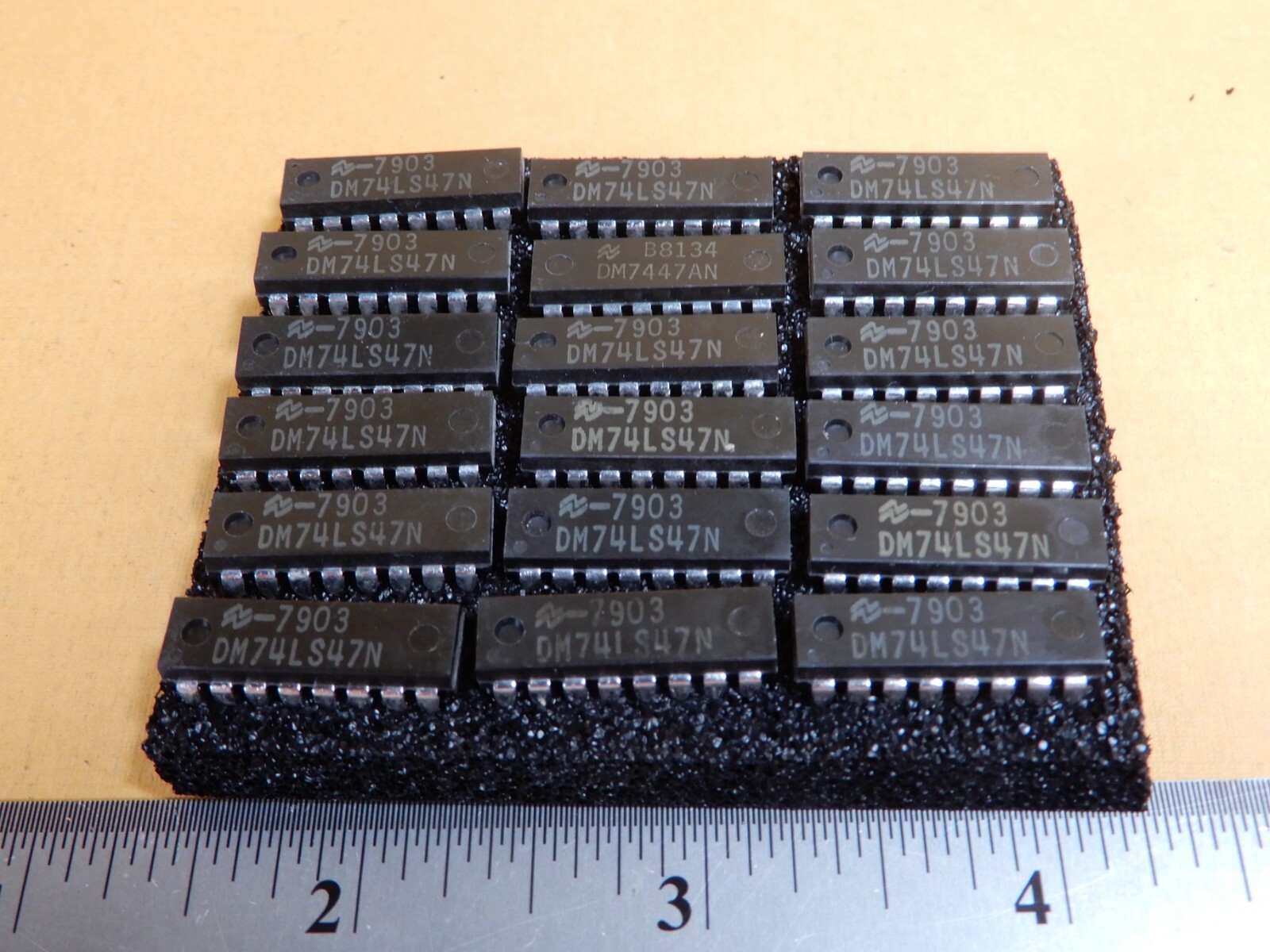 National Semiconductor DM74LS47N BCD/7 Segment Display Decoder IC's Qty 18 NOS