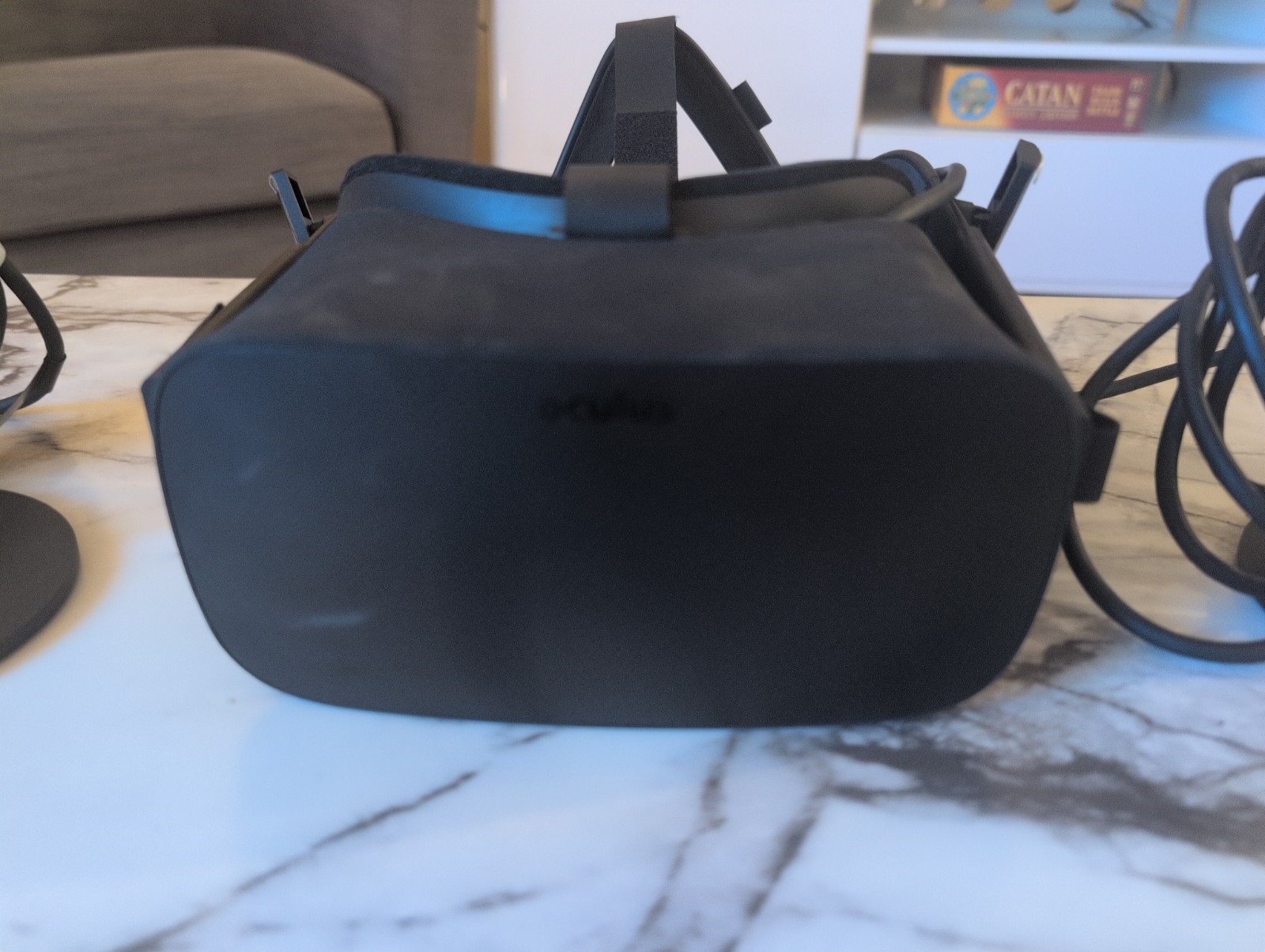 Oculus Rift CK1 PC-Powered VR Gaming Headset Wired With Controllers and sensors