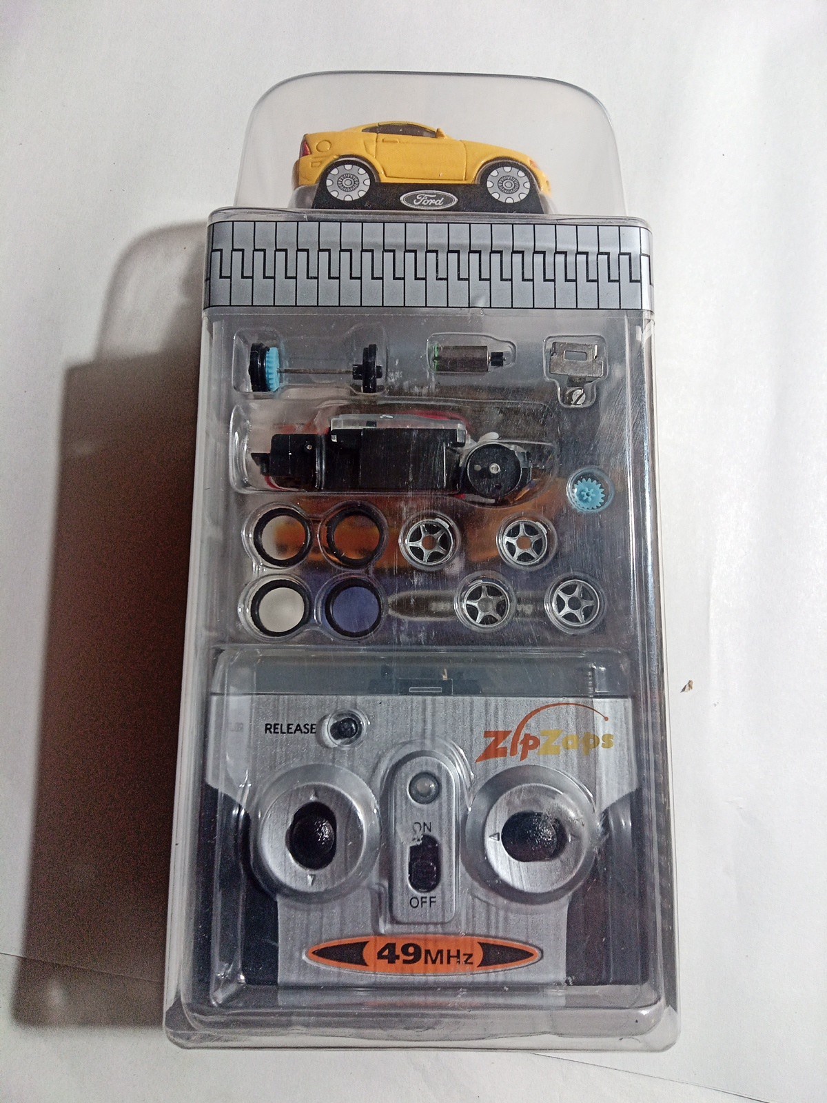 Zip Zaps Radio Shack Micro RC Ford Mustang SVT Cobra Yellow 1:64 NEW SEALED