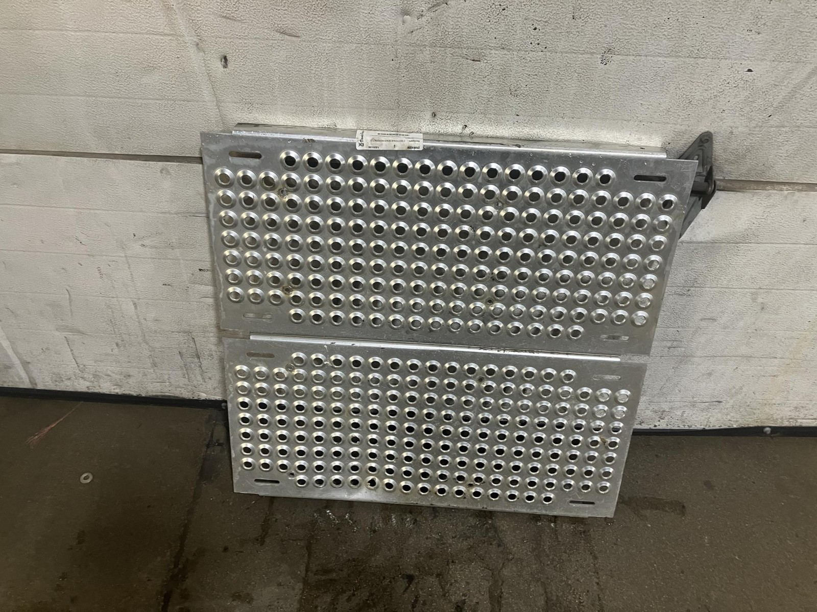 International PROSTAR 30 x 14.5 Deckplate - Used