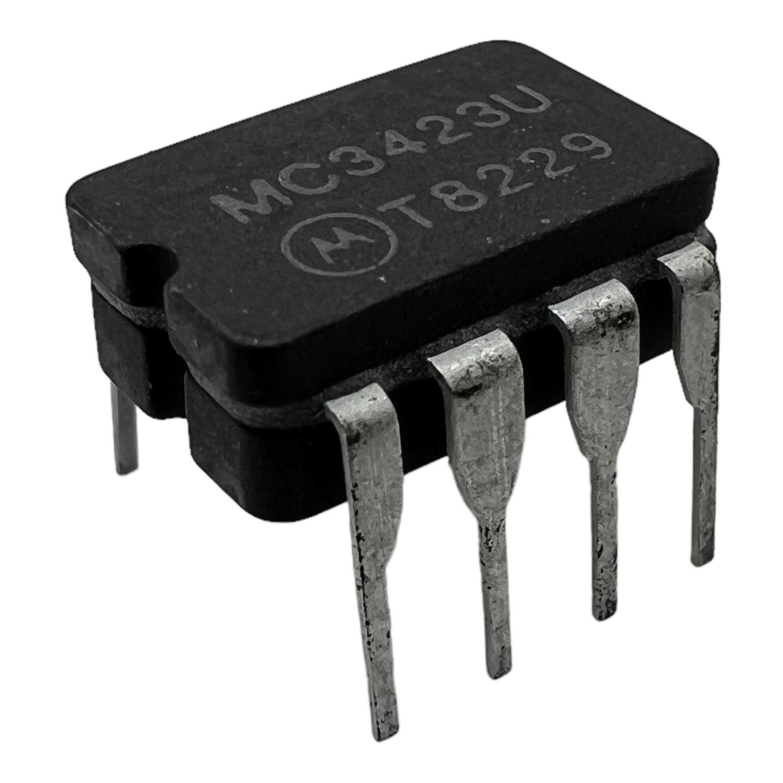 MC3423U MOTOROLA DIP-8 CERAMIC OVERVOLT SENSE GENUINE