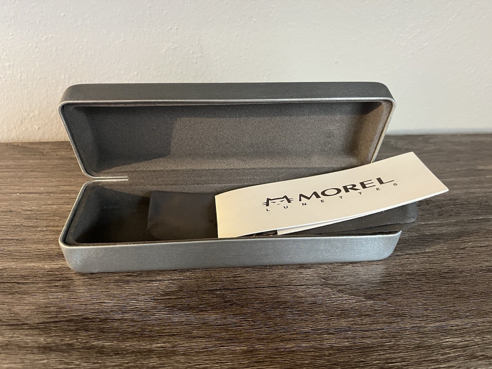 NEW Morel Lightec Silver Grey Hard Clamshell Eyeglasses Case & Microfiber Cloth