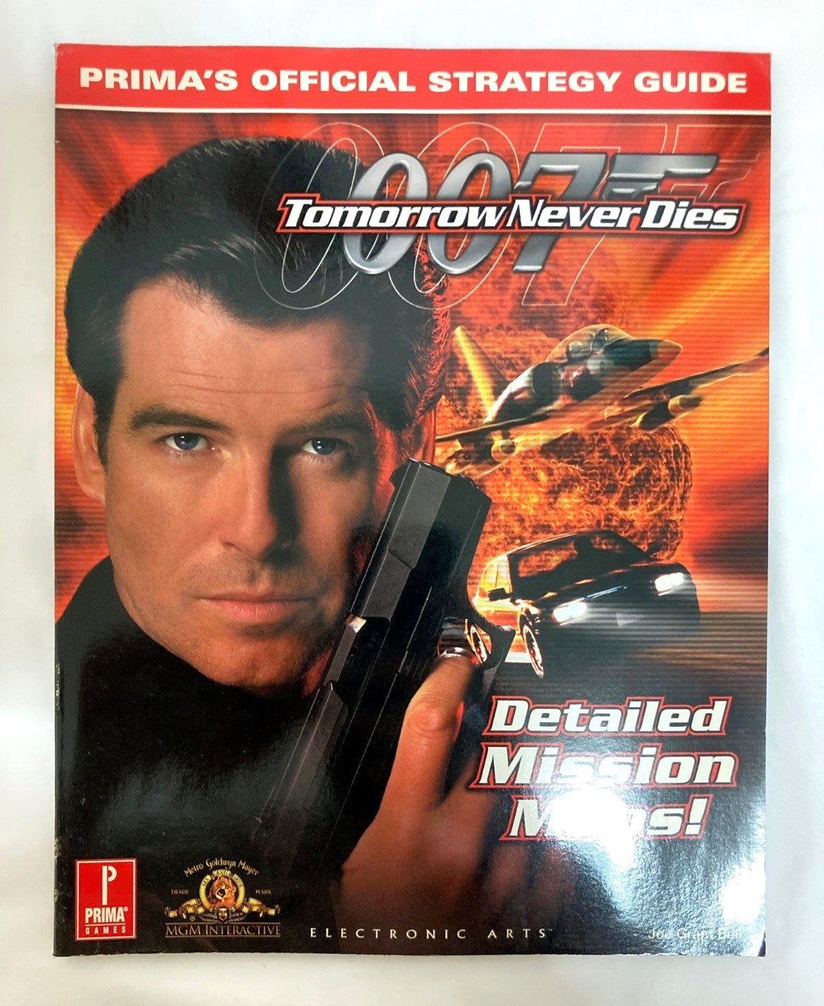 VTG Prima's Official Strategy Guide 007 Tomorrow Never Dies w/Poster *Excellent*