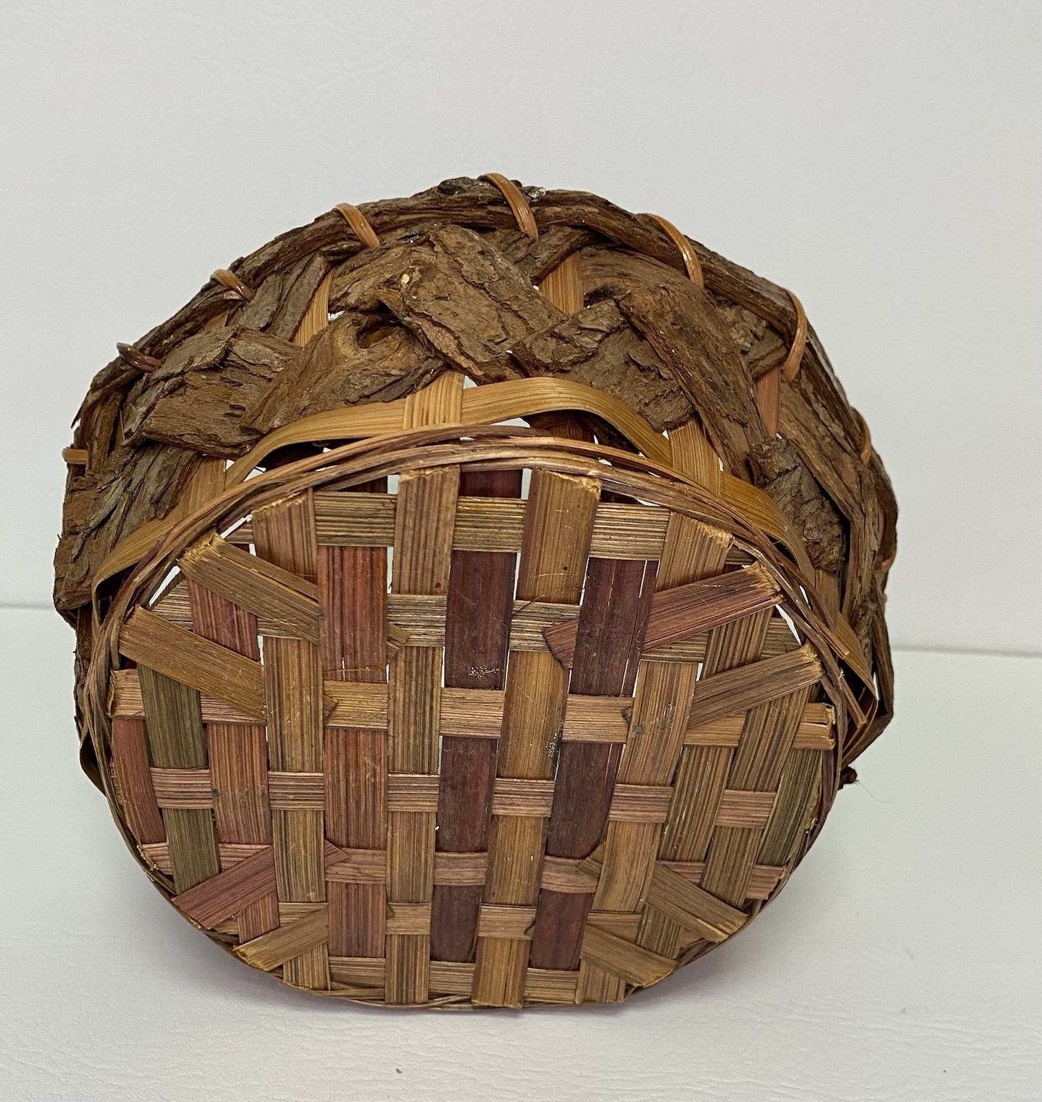 Natural Rustic Bark Round Woven Basket With Handle 8” X 4”