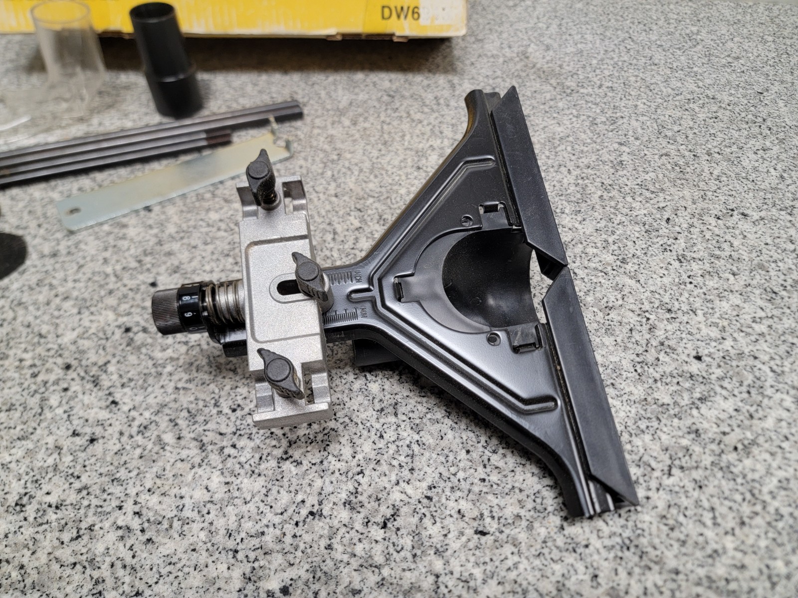 DeWALT DW6913 Universal Edge Guide w/ Vacuum Adapter