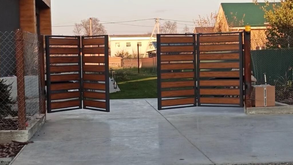 Bi Folding Gates using BFG MINI DIY kit - New compact gear mechanism