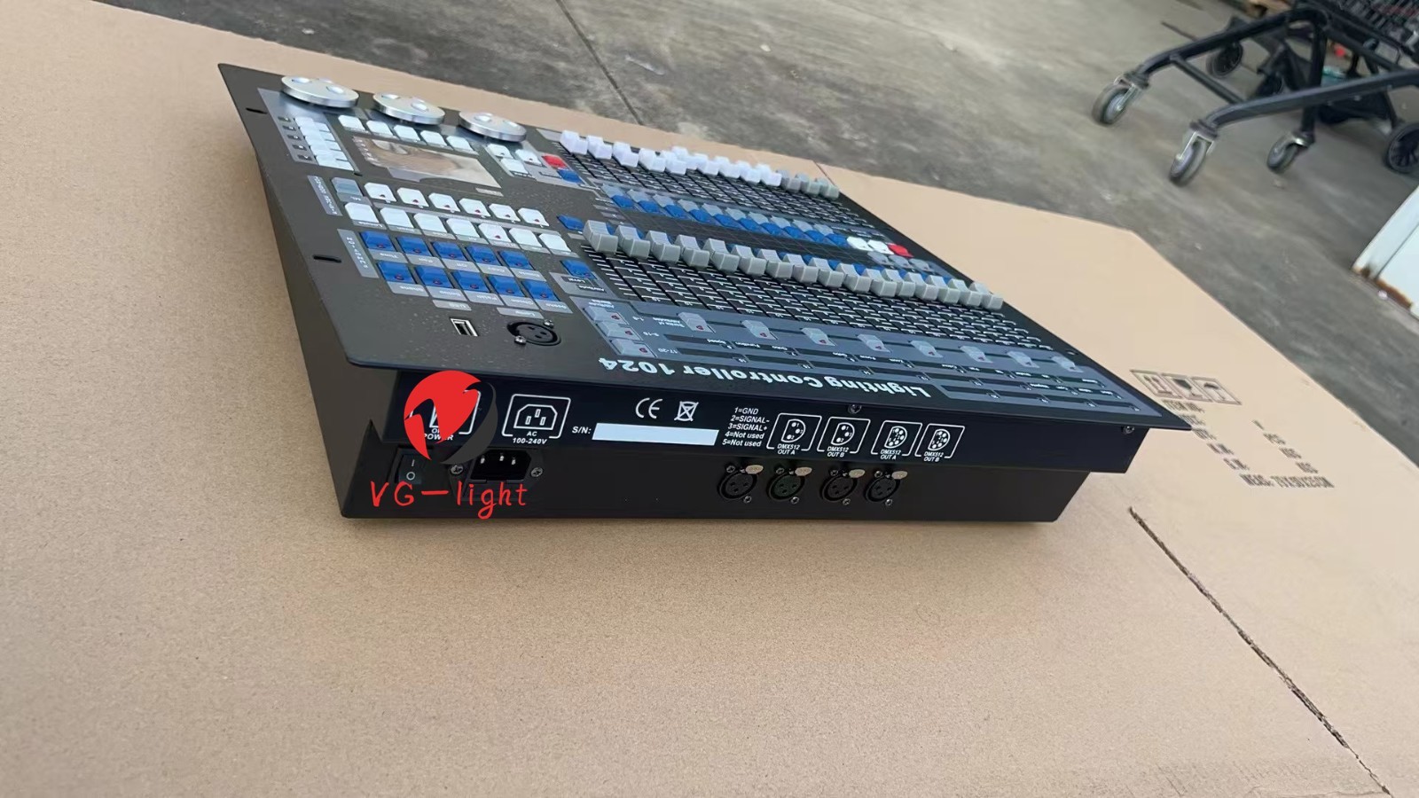 1024 Channel DMX Light Controller Stage Lighting Console W/ Aluminum Flight Case